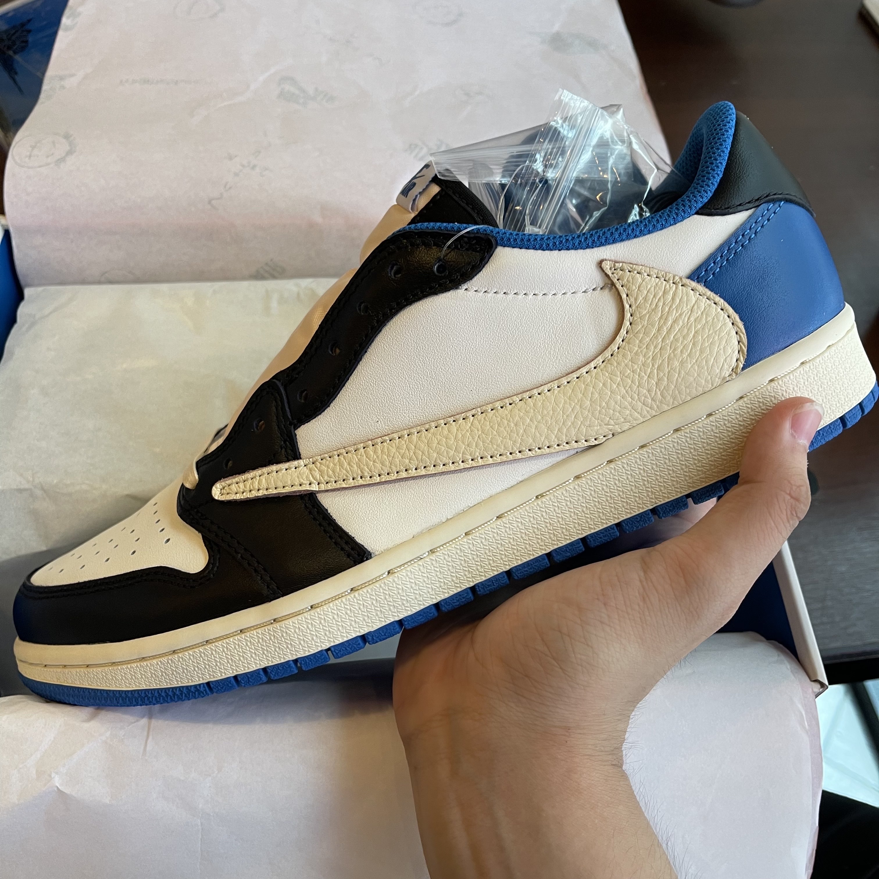Jordan 1 x Travis Scott x Fragment Retro Low OG SP Military Blue 착용 스타일