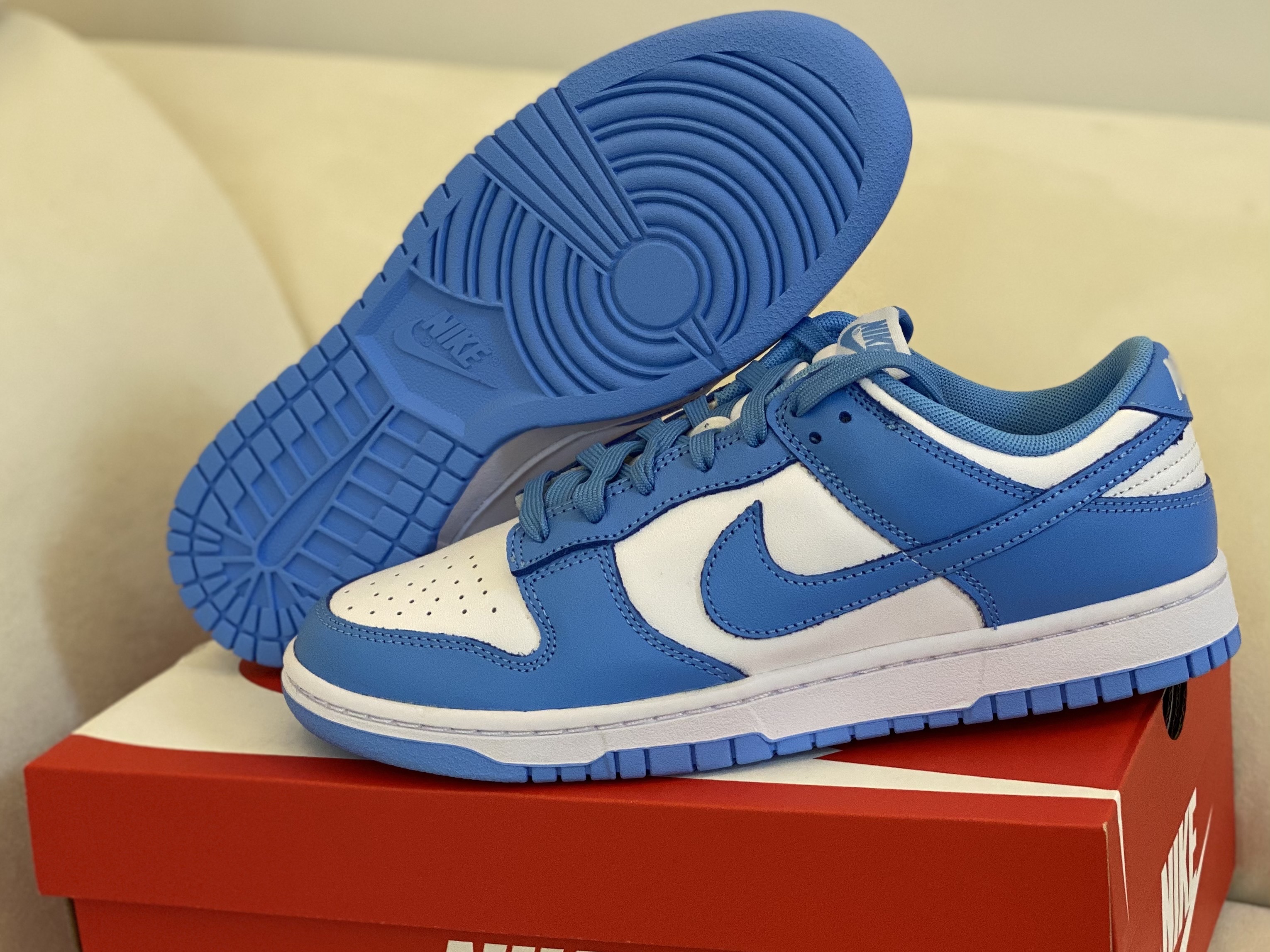 Nike Dunk Low Retro University Blue 착용 스타일 - 1