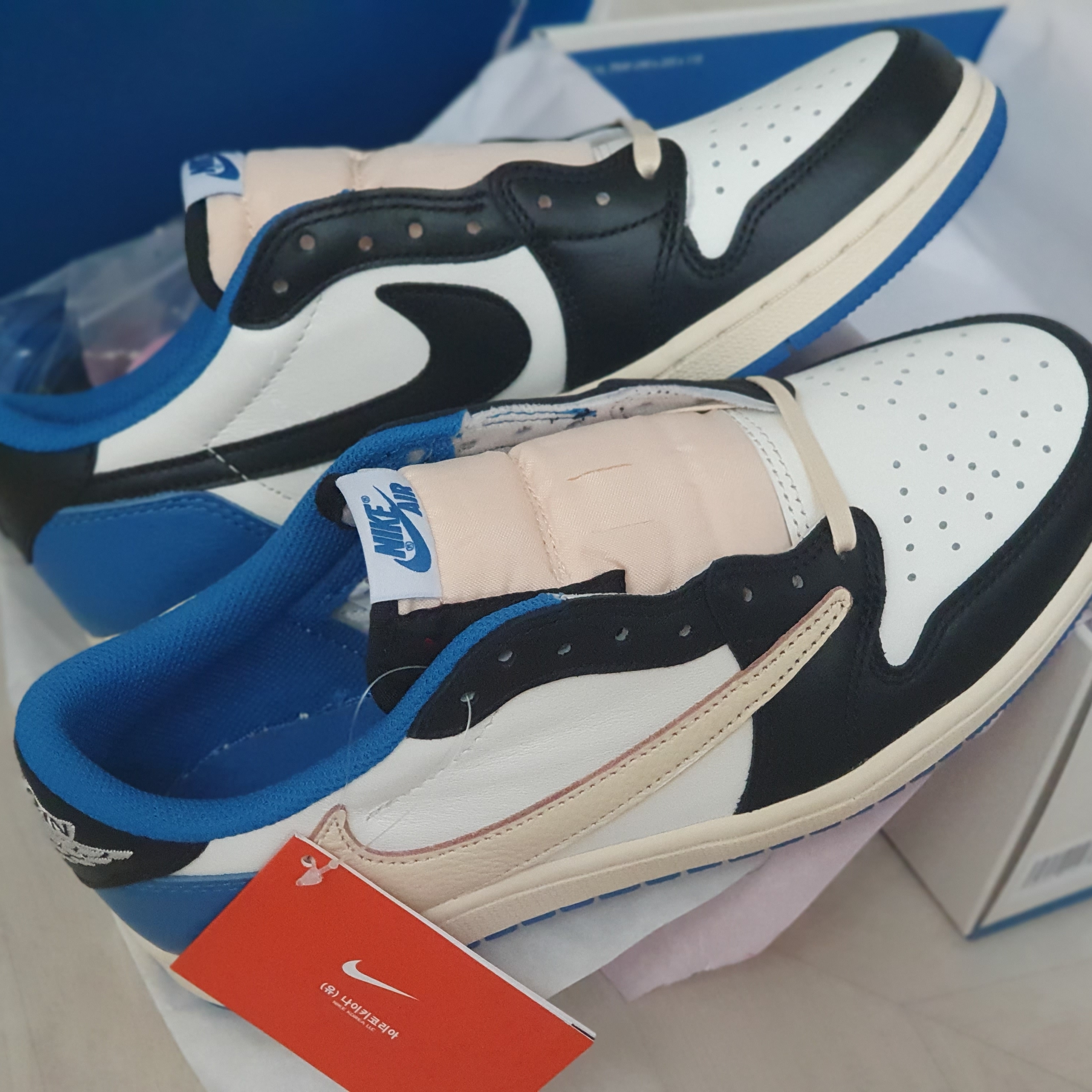 Jordan 1 x Travis Scott x Fragment Retro Low OG SP Military Blue 착용 스타일