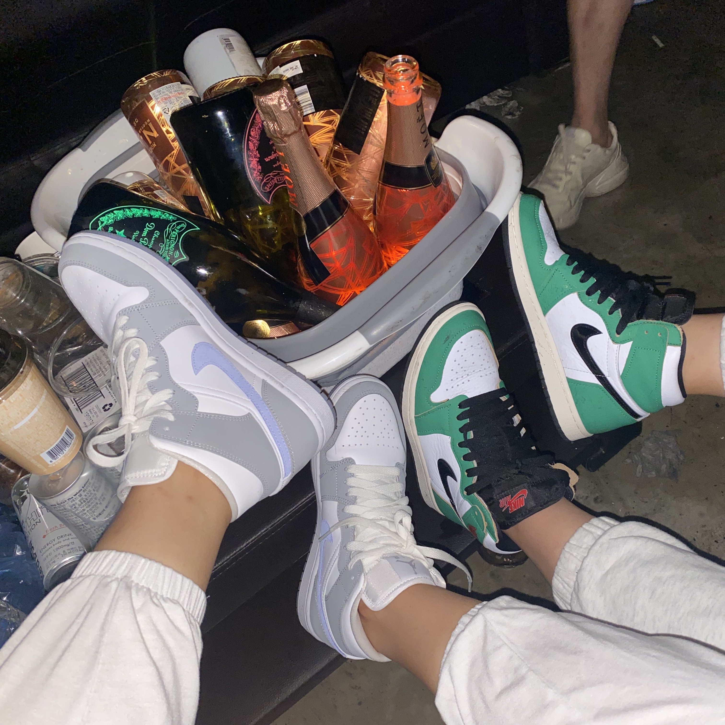 (W) Jordan 1 Mid Wolf Grey, (W) Jordan 1 Retro High OG Lucky Green 착용 스타일