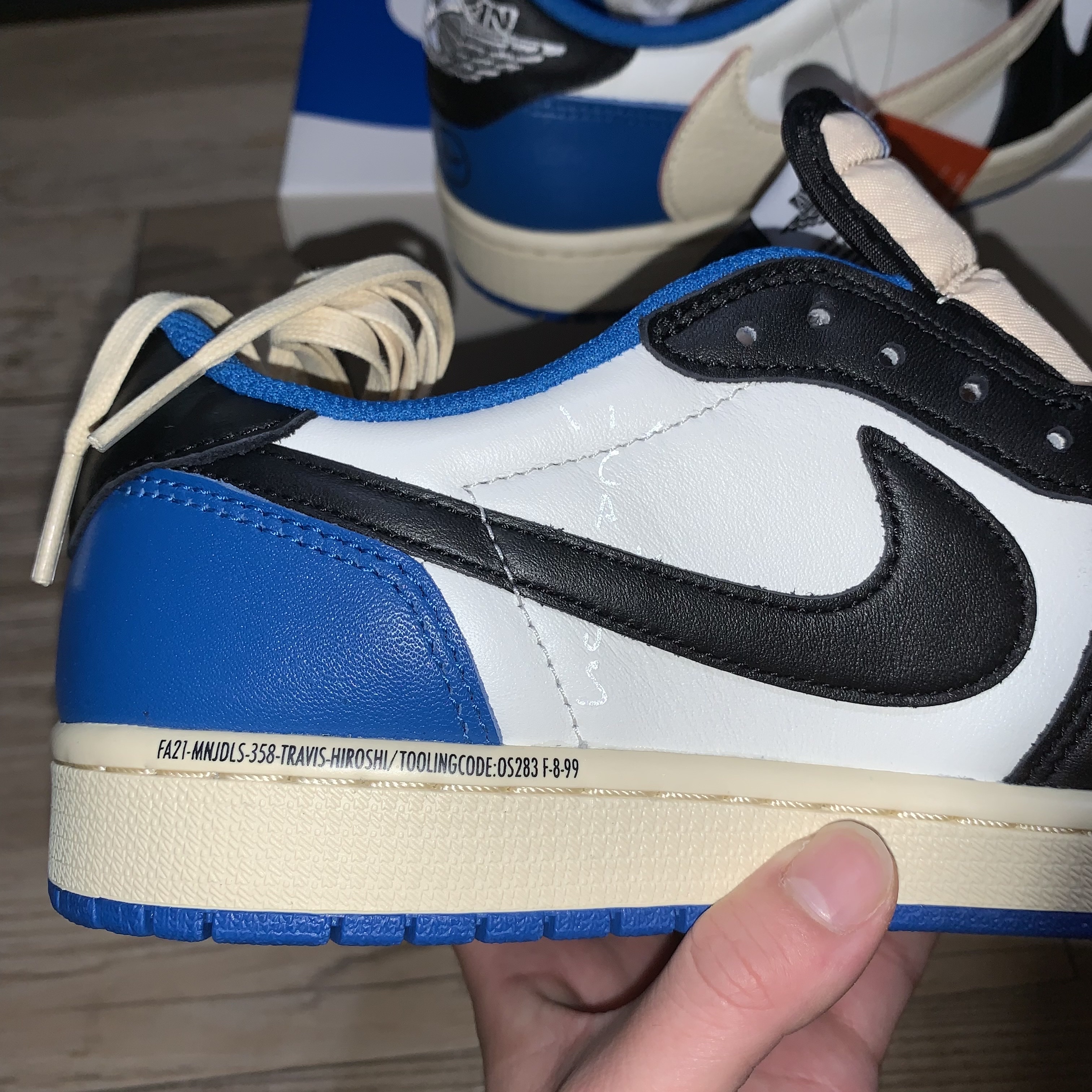 Jordan 1 x Travis Scott x Fragment Retro Low OG SP Military Blue, Jordan 1 Mid Gym Red Black White 착용 스타일 - 5