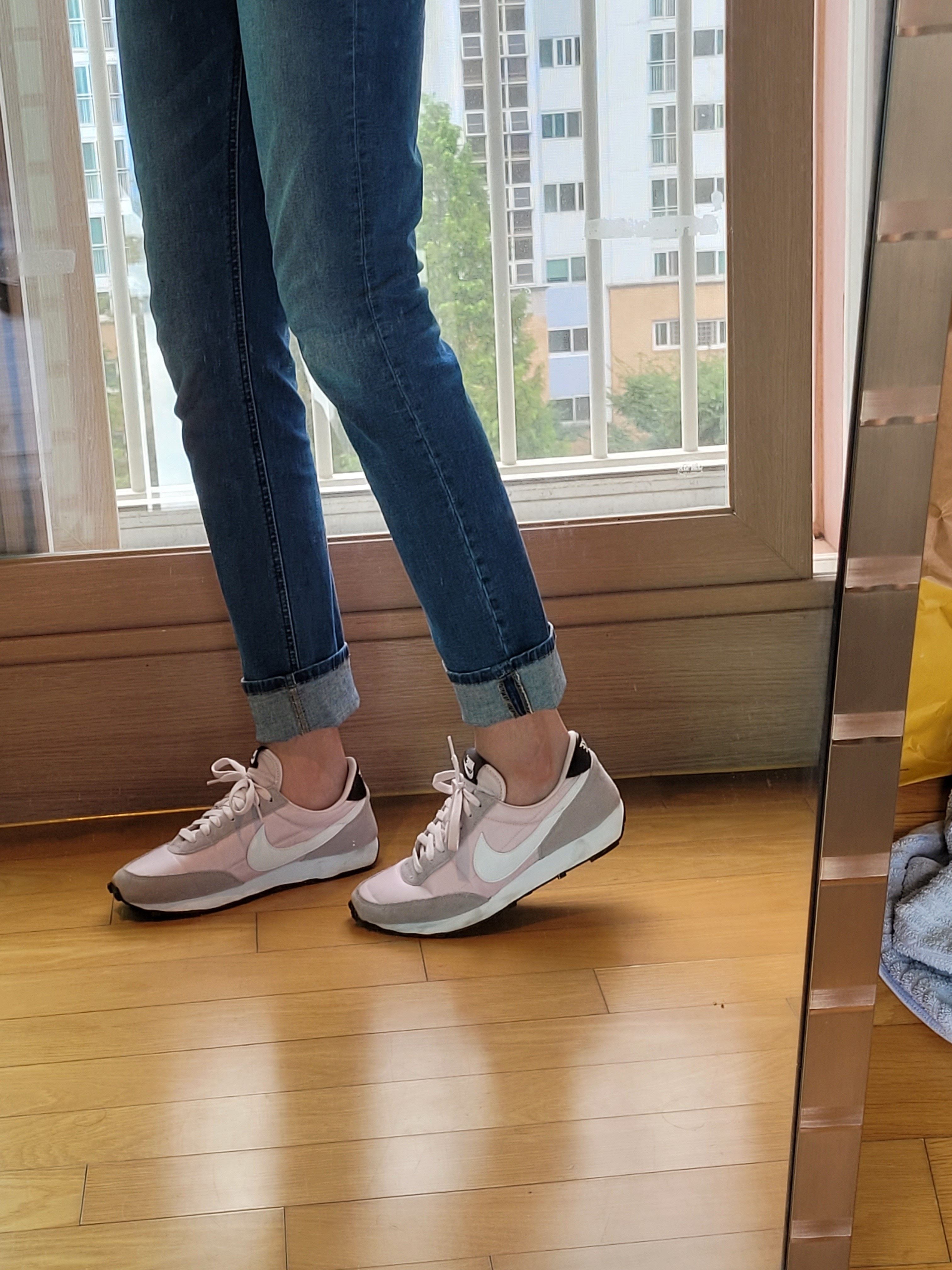 (W) Nike Daybreak Barely Rose 착용 스타일 - 2