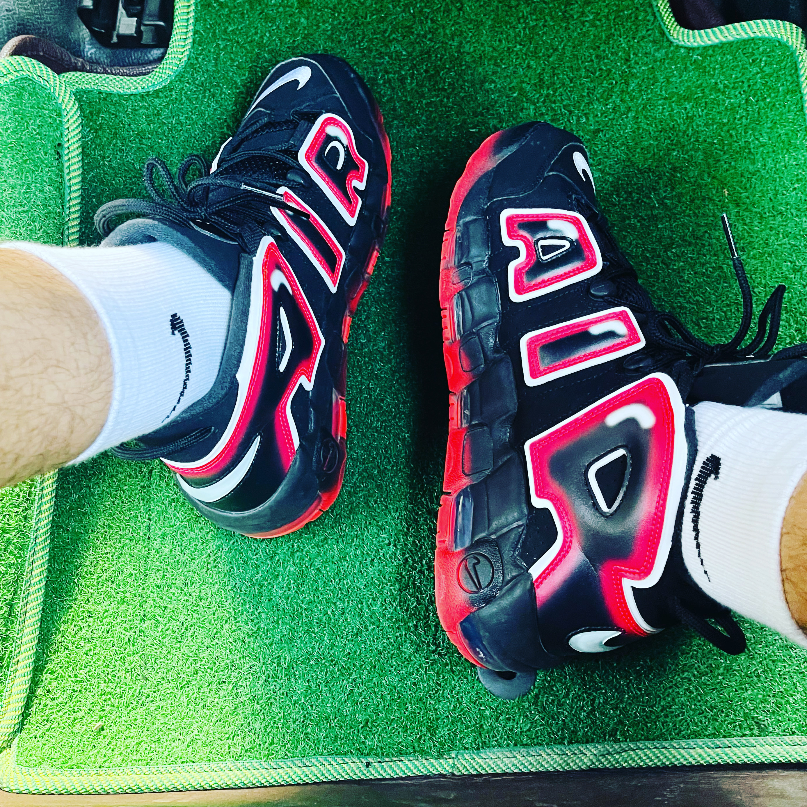 Nike Air More Uptempo Black White Laser Crimson 착용 스타일