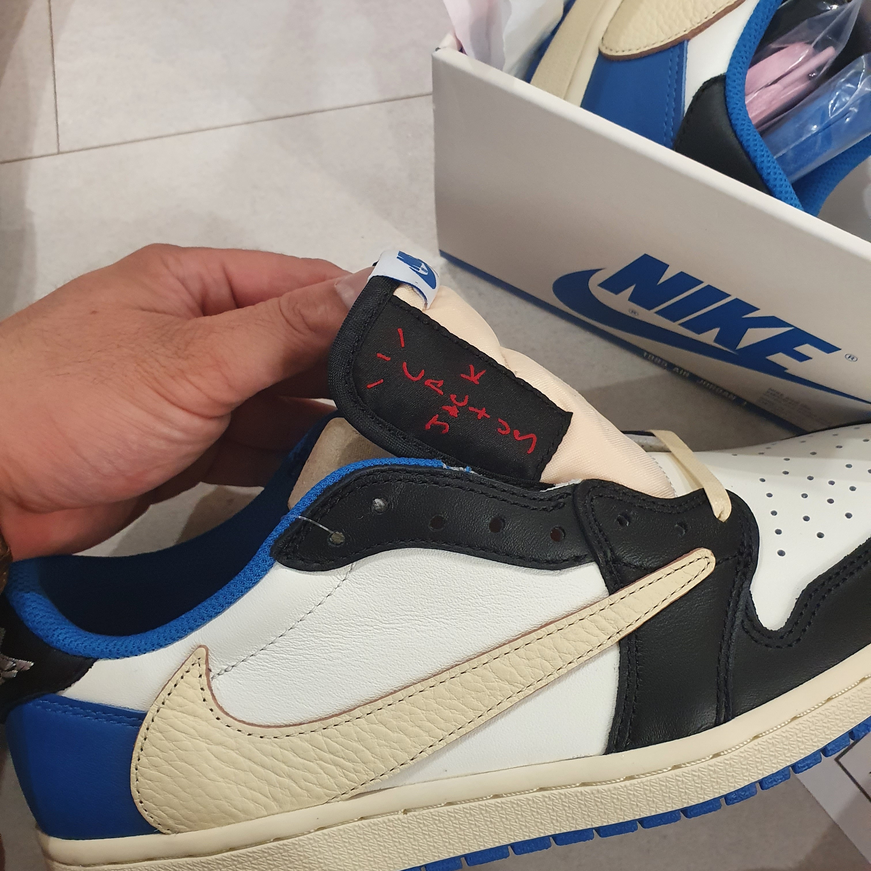 Jordan 1 x Travis Scott x Fragment Retro Low OG SP Military Blue 착용 스타일 - 3
