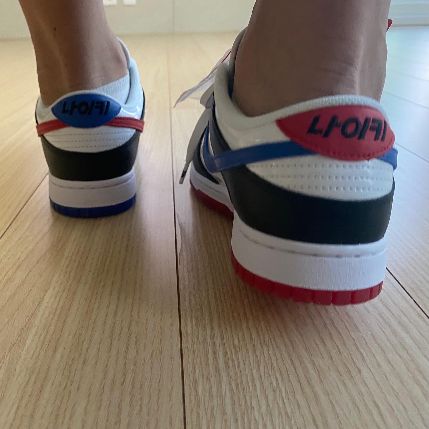 Nike Dunk Low SE Seoul (With Special Gift) 착용 스타일 - 3