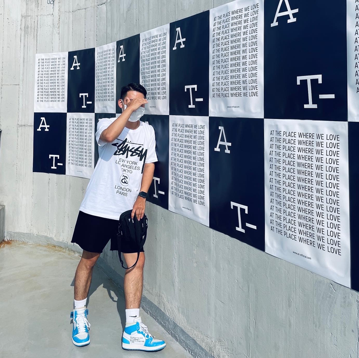 Jordan 1 x Off-White Retro High University Blue 착용 스타일