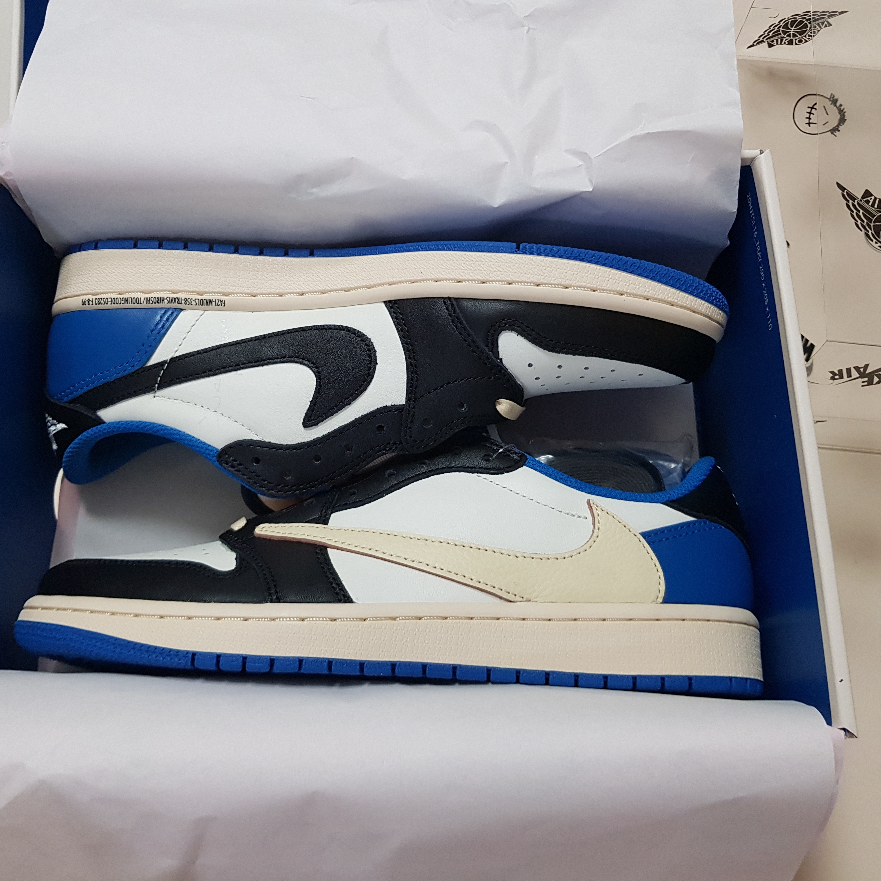 Jordan 1 x Travis Scott x Fragment Retro Low OG SP Military Blue 착용 스타일 - 2