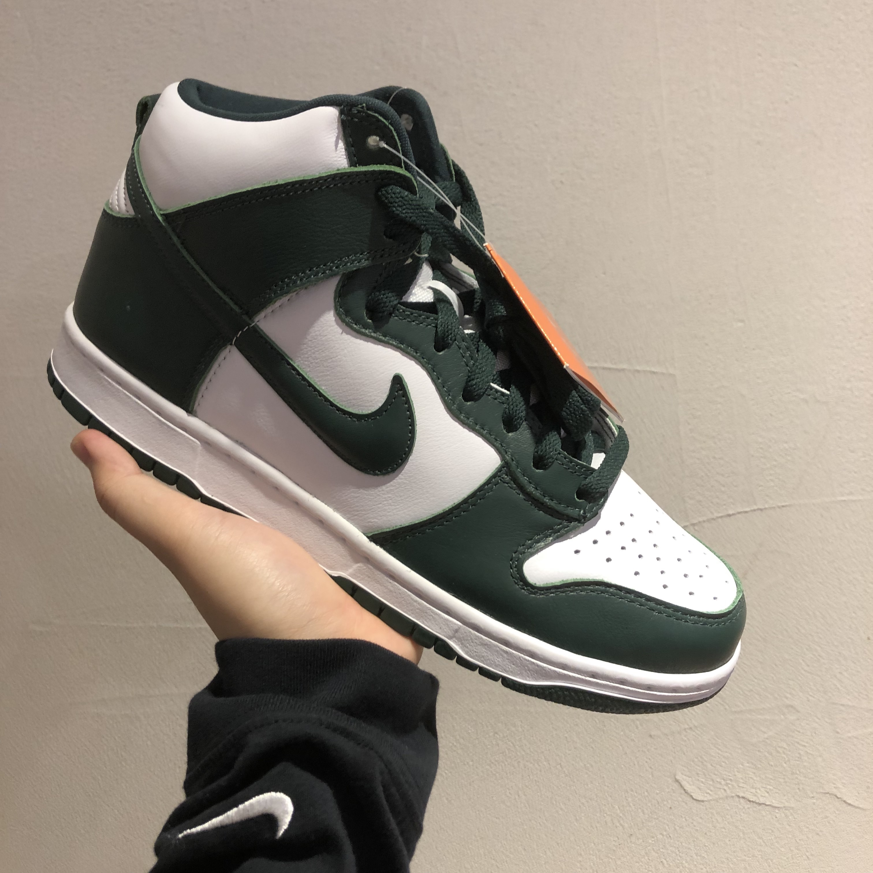 Nike Dunk High SP Spartan Green 착용 스타일