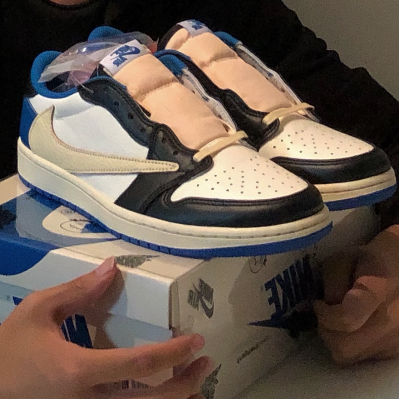 Jordan 1 x Travis Scott x Fragment Retro Low OG SP Military Blue 착용 스타일