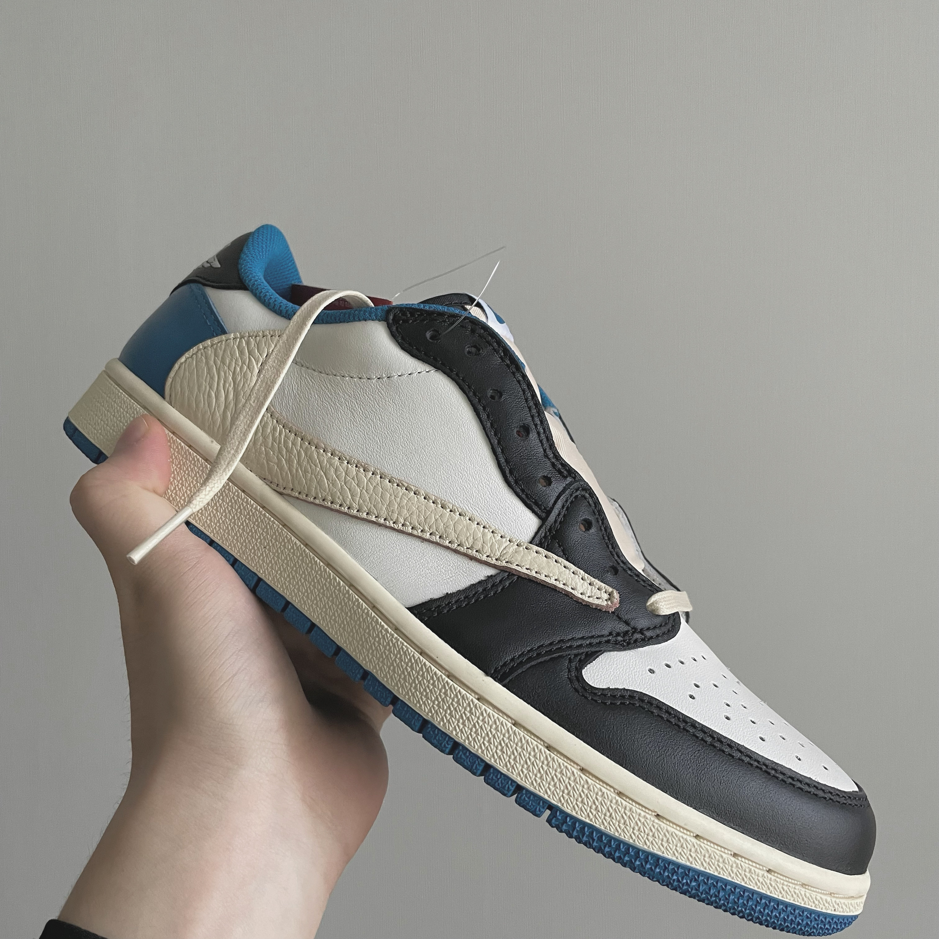 Jordan 1 x Travis Scott x Fragment Retro Low OG SP Military Blue 착용 스타일