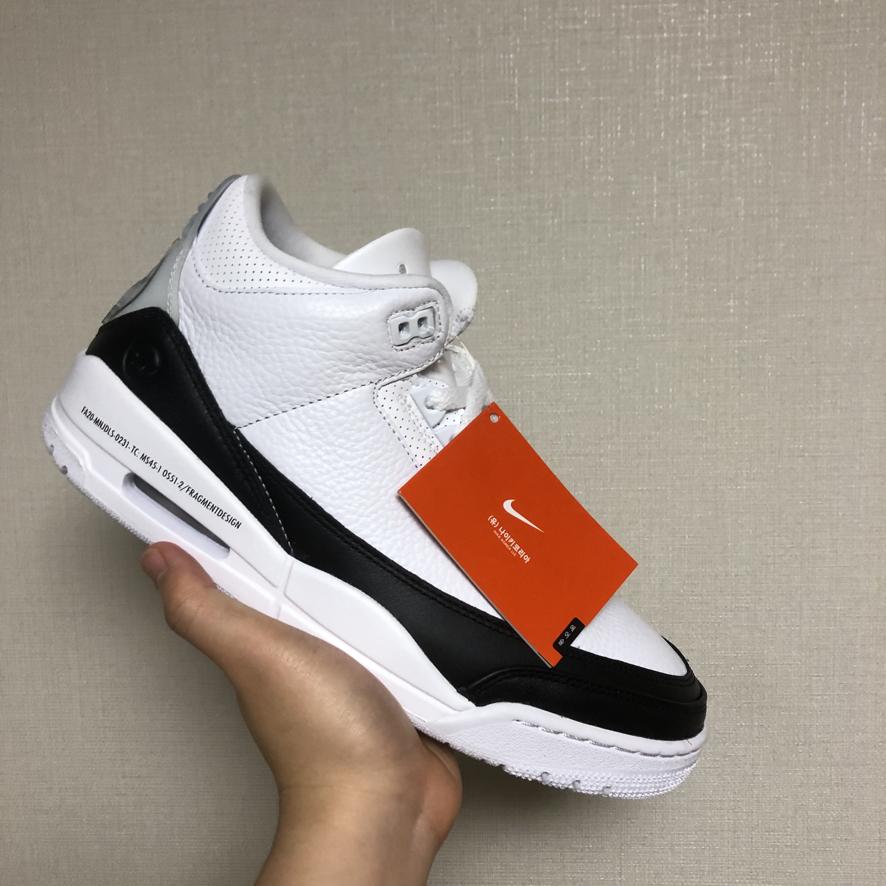 Jordan 3 x Fragment Retro SP White Black 착용 스타일 - 2