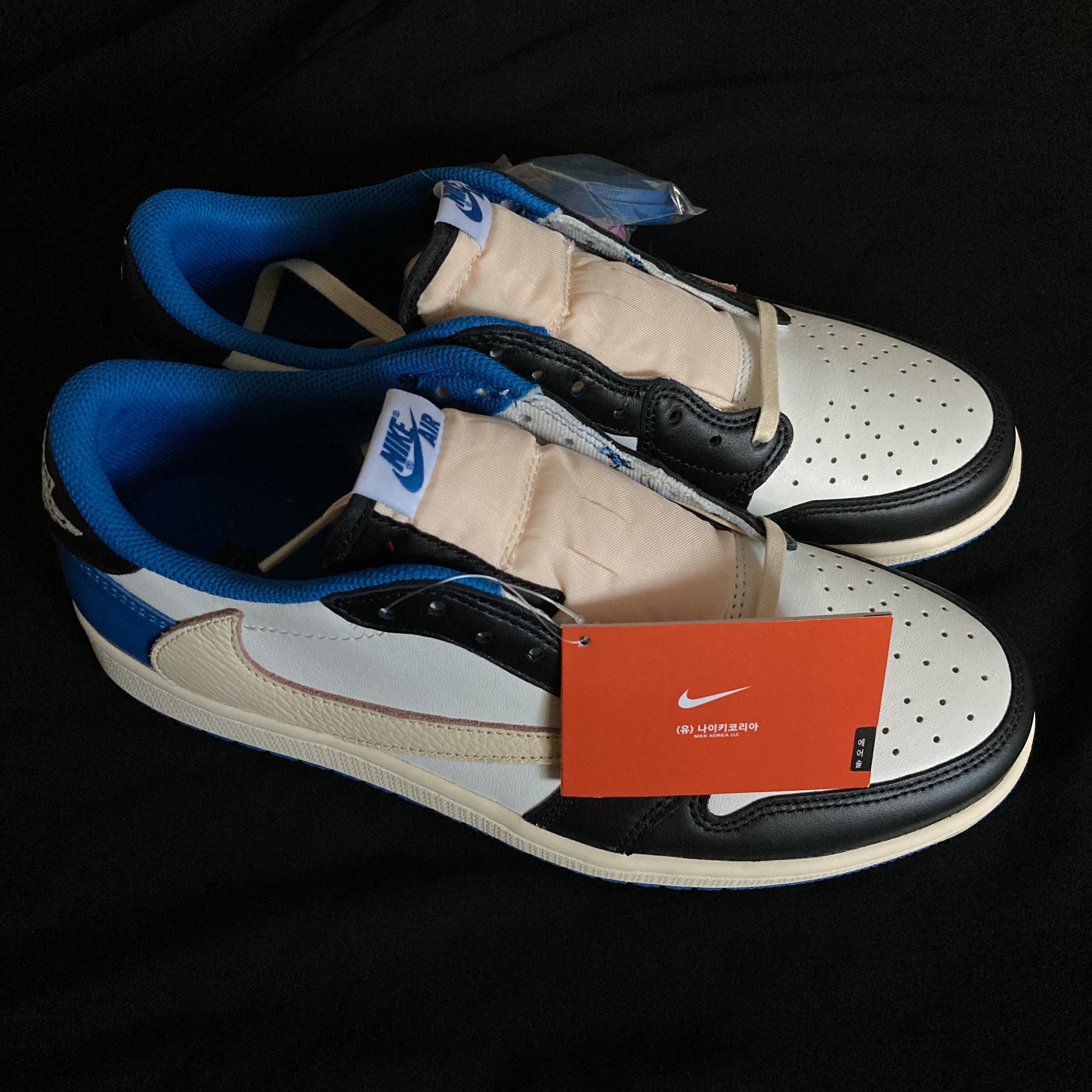 Jordan 1 x Travis Scott x Fragment Retro Low OG SP Military Blue 착용 스타일 - 1