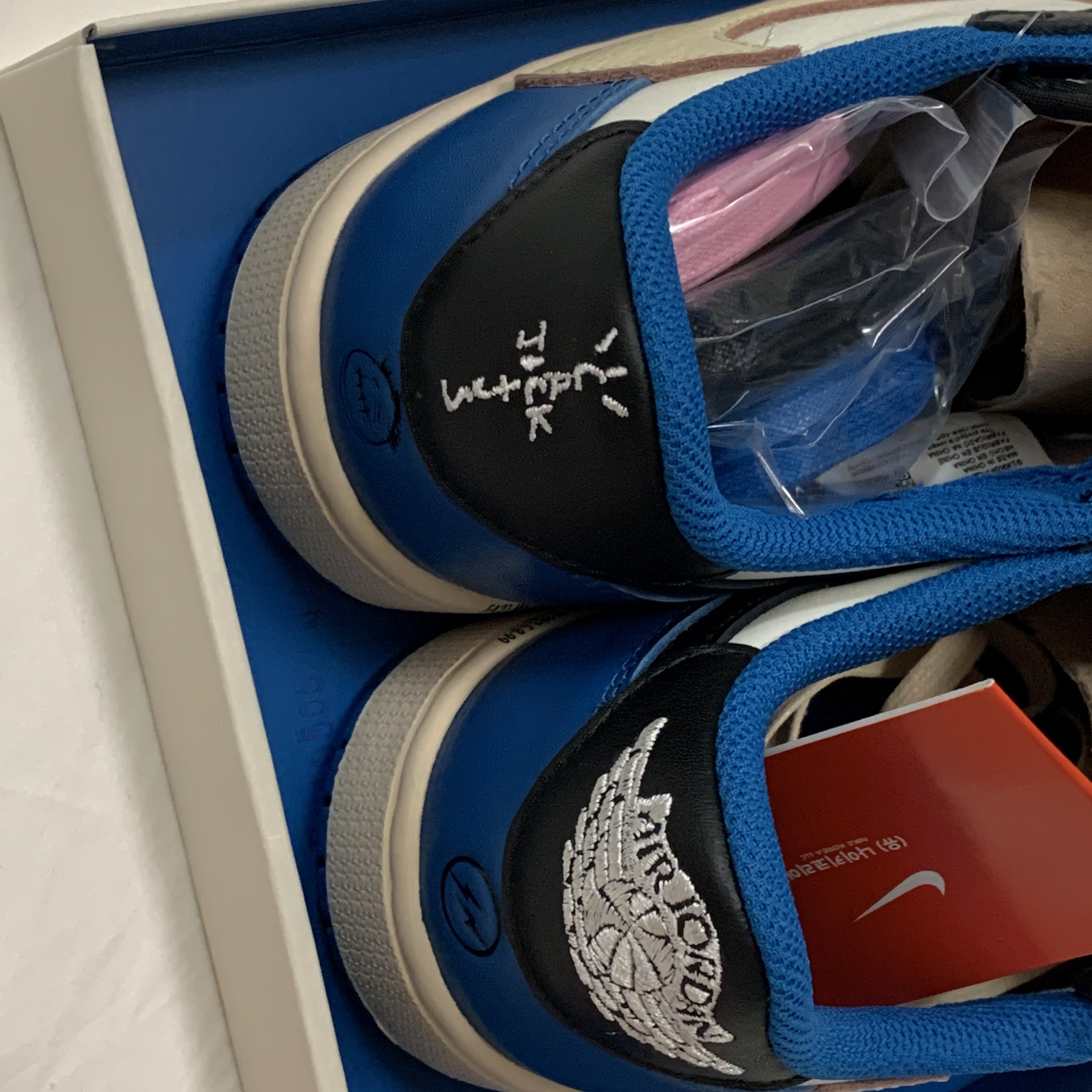 Jordan 1 x Travis Scott x Fragment Retro Low OG SP Military Blue 착용 스타일 - 3