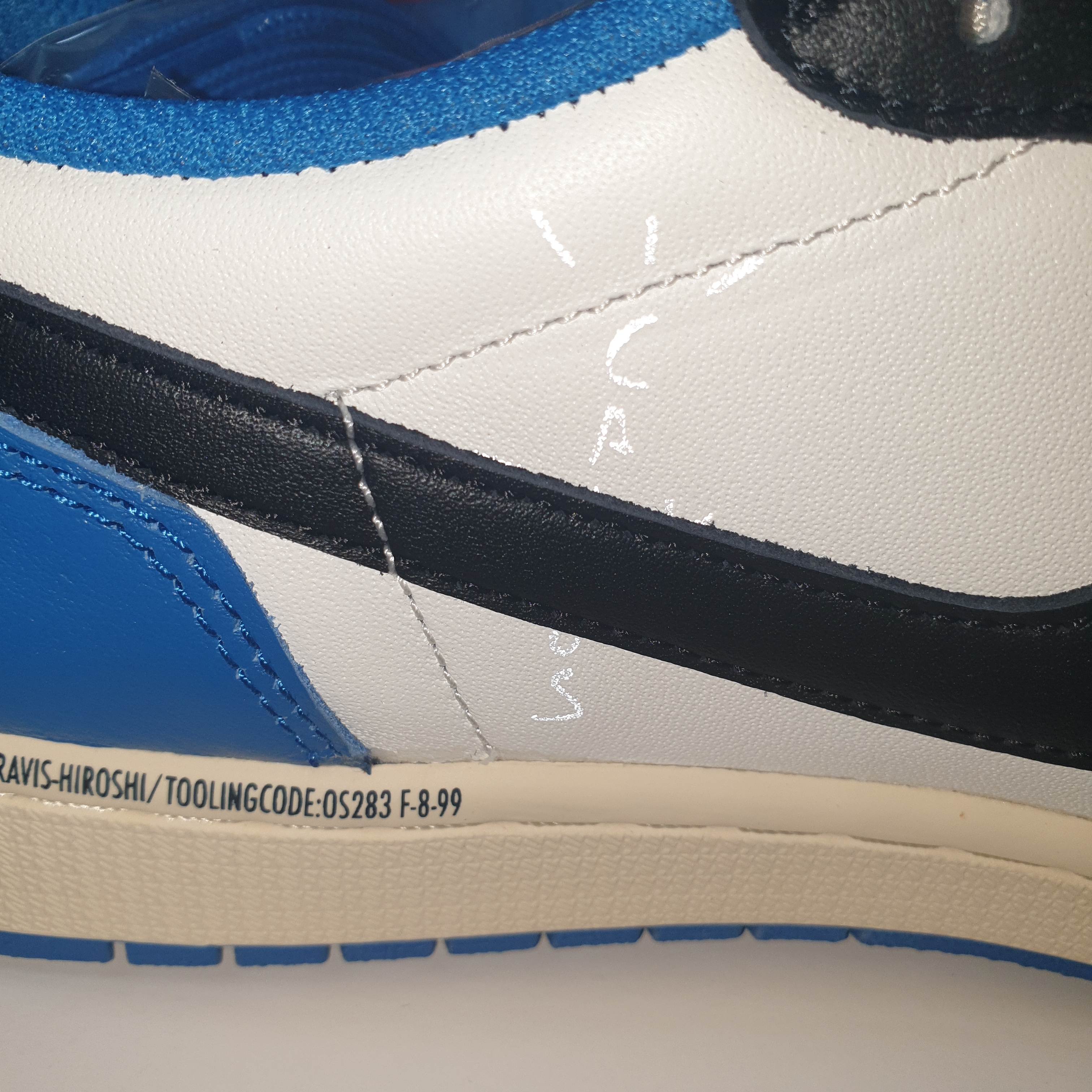 Jordan 1 x Travis Scott x Fragment Retro Low OG SP Military Blue 착용 스타일 - 5