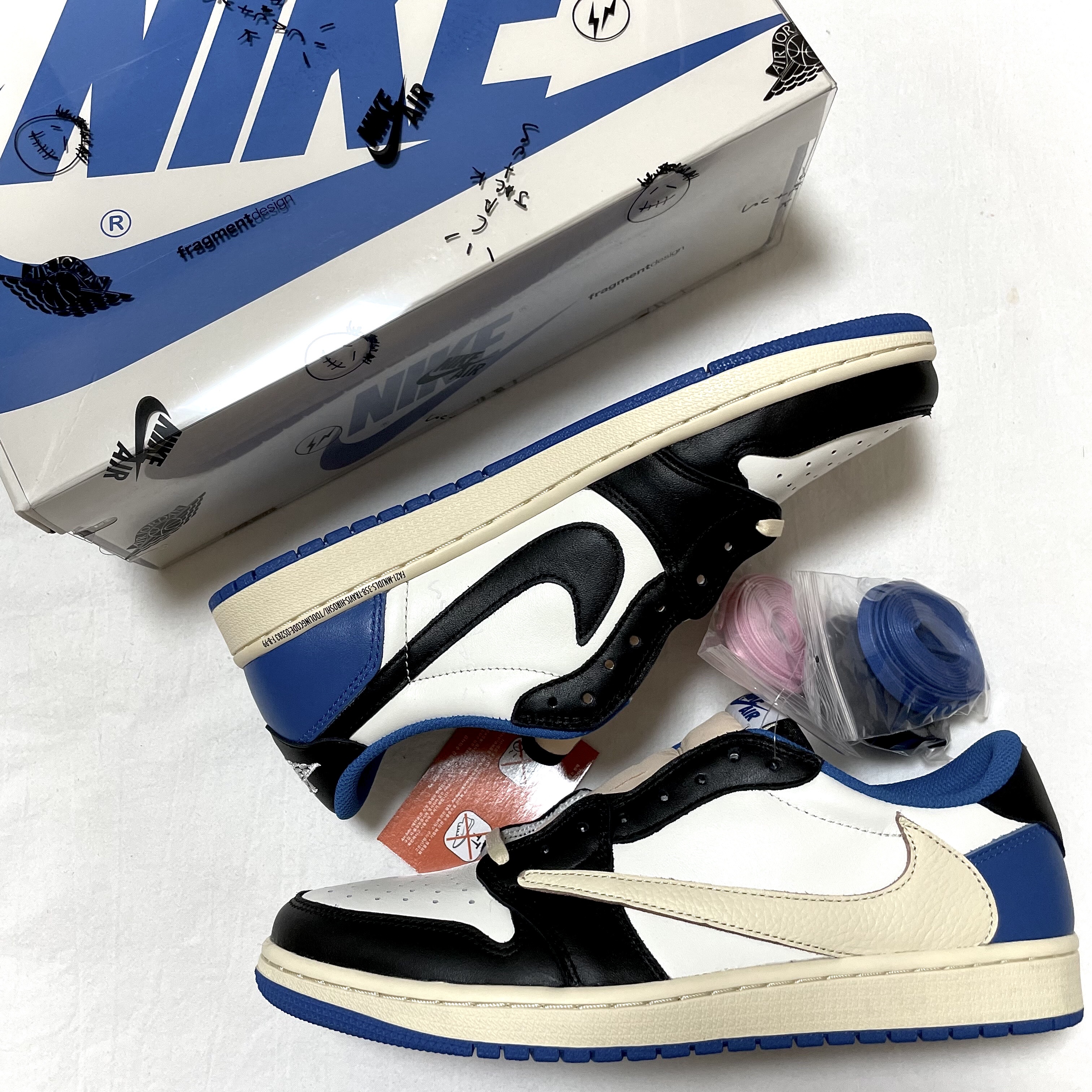 Jordan 1 x Travis Scott x Fragment Retro Low OG SP Military Blue 착용 스타일 - 1