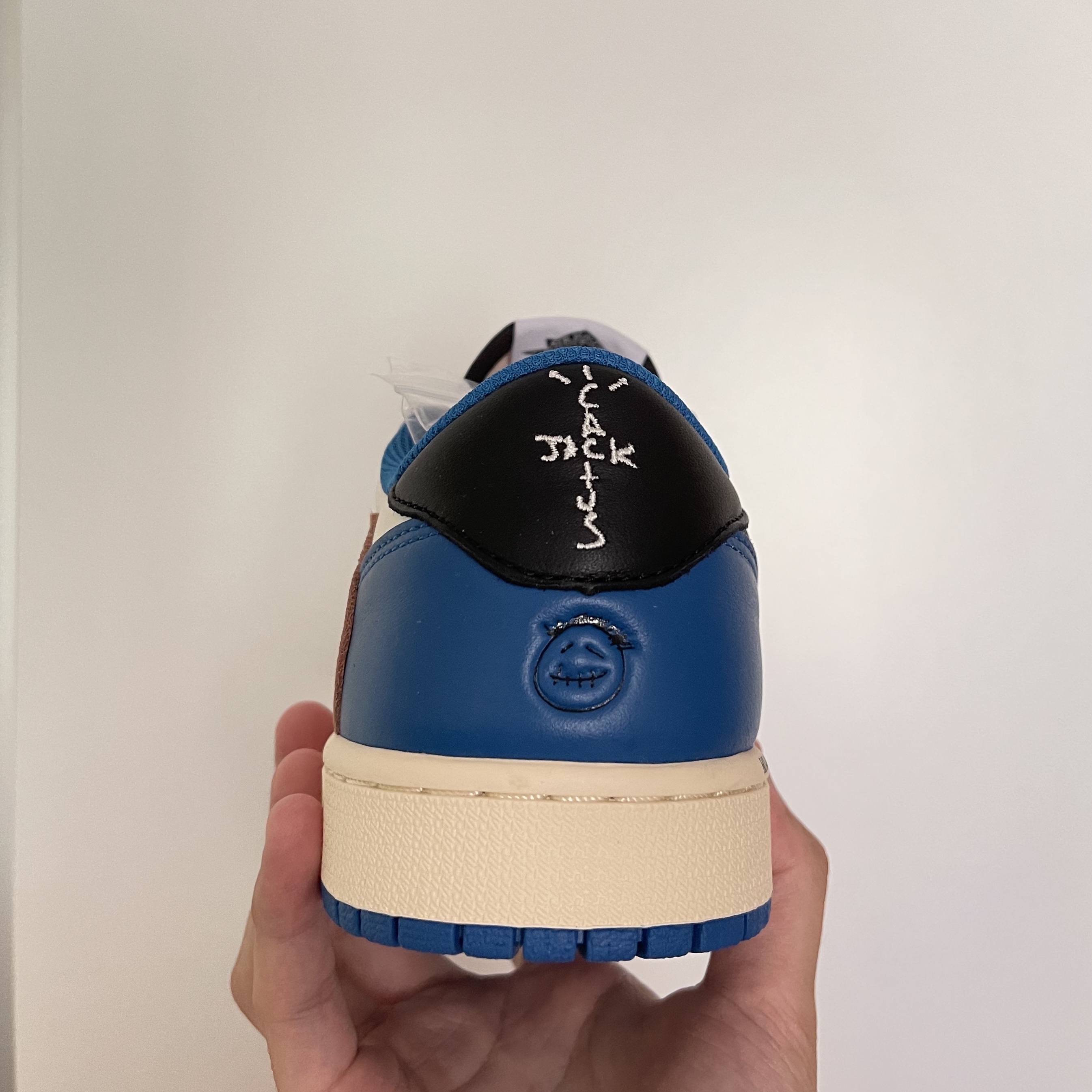 Jordan 1 x Travis Scott x Fragment Retro Low OG SP Military Blue 착용 스타일 - 3