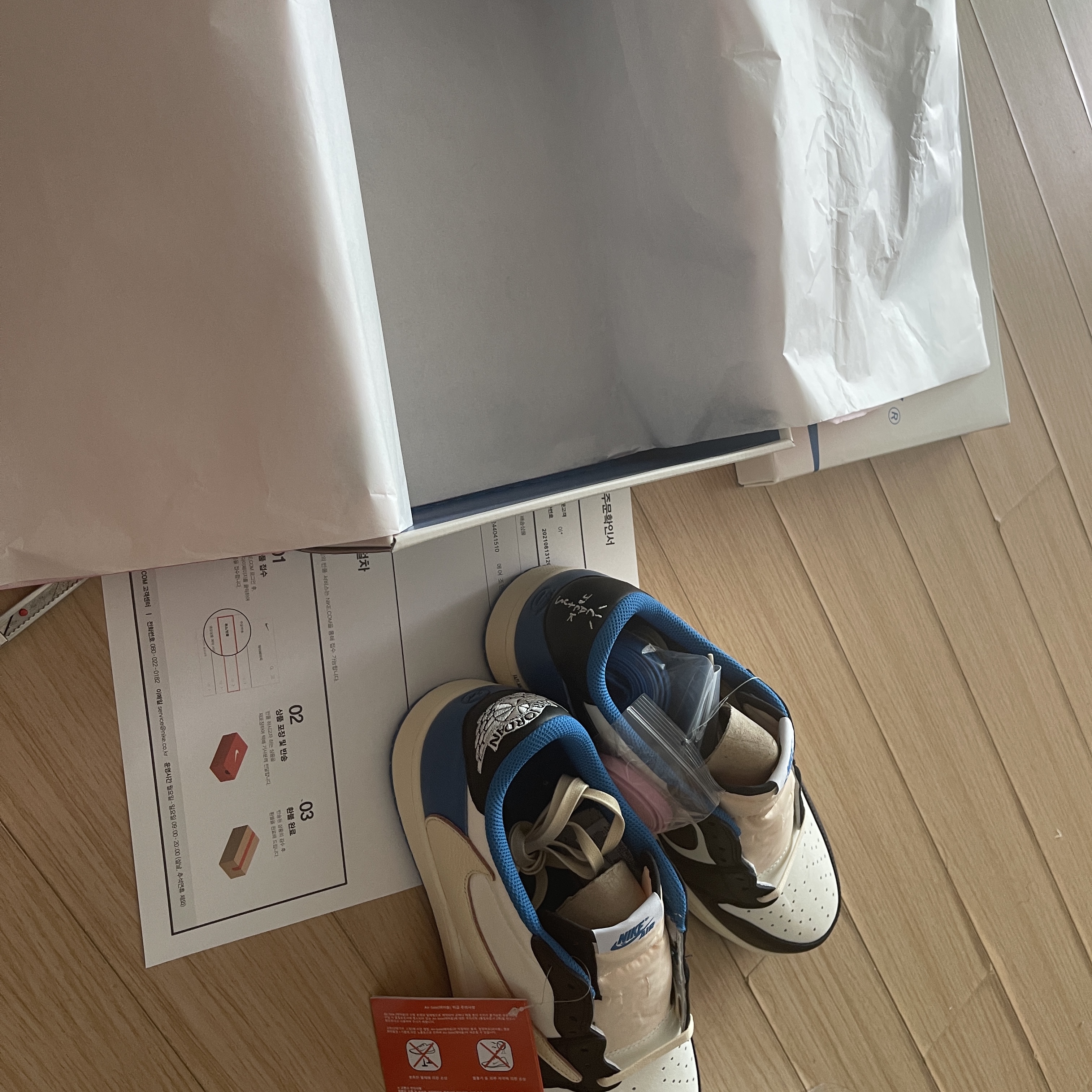 Jordan 1 x Travis Scott x Fragment Retro Low OG SP Military Blue 착용 스타일