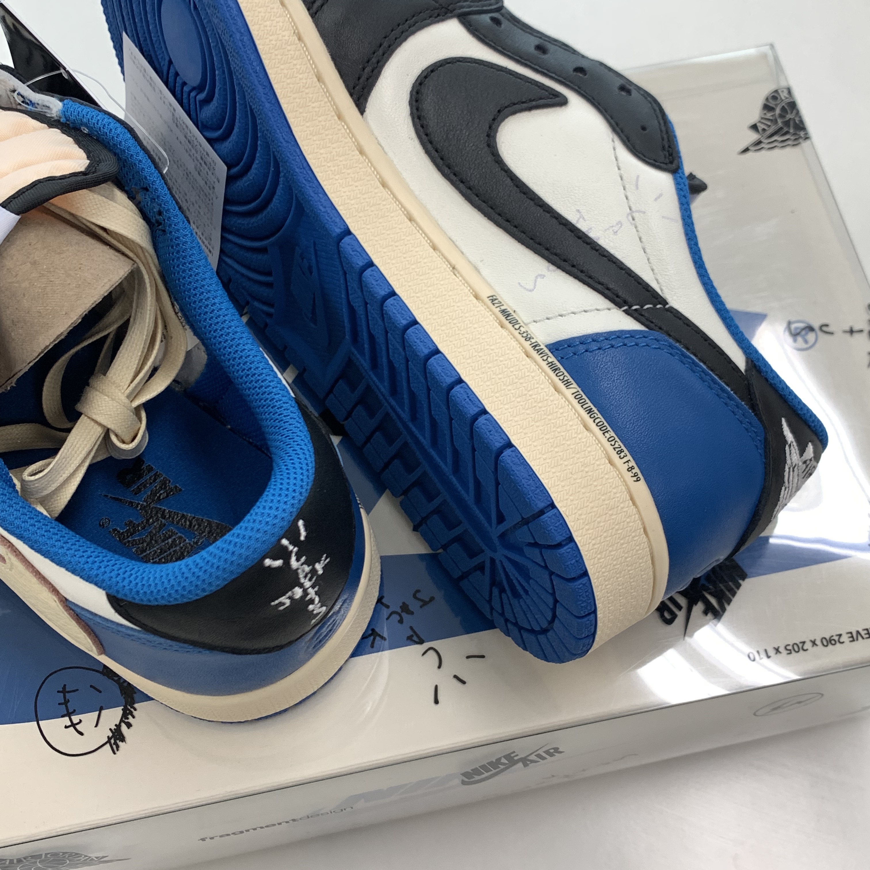 Jordan 1 x Travis Scott x Fragment Retro Low OG SP Military Blue 착용 스타일 - 3