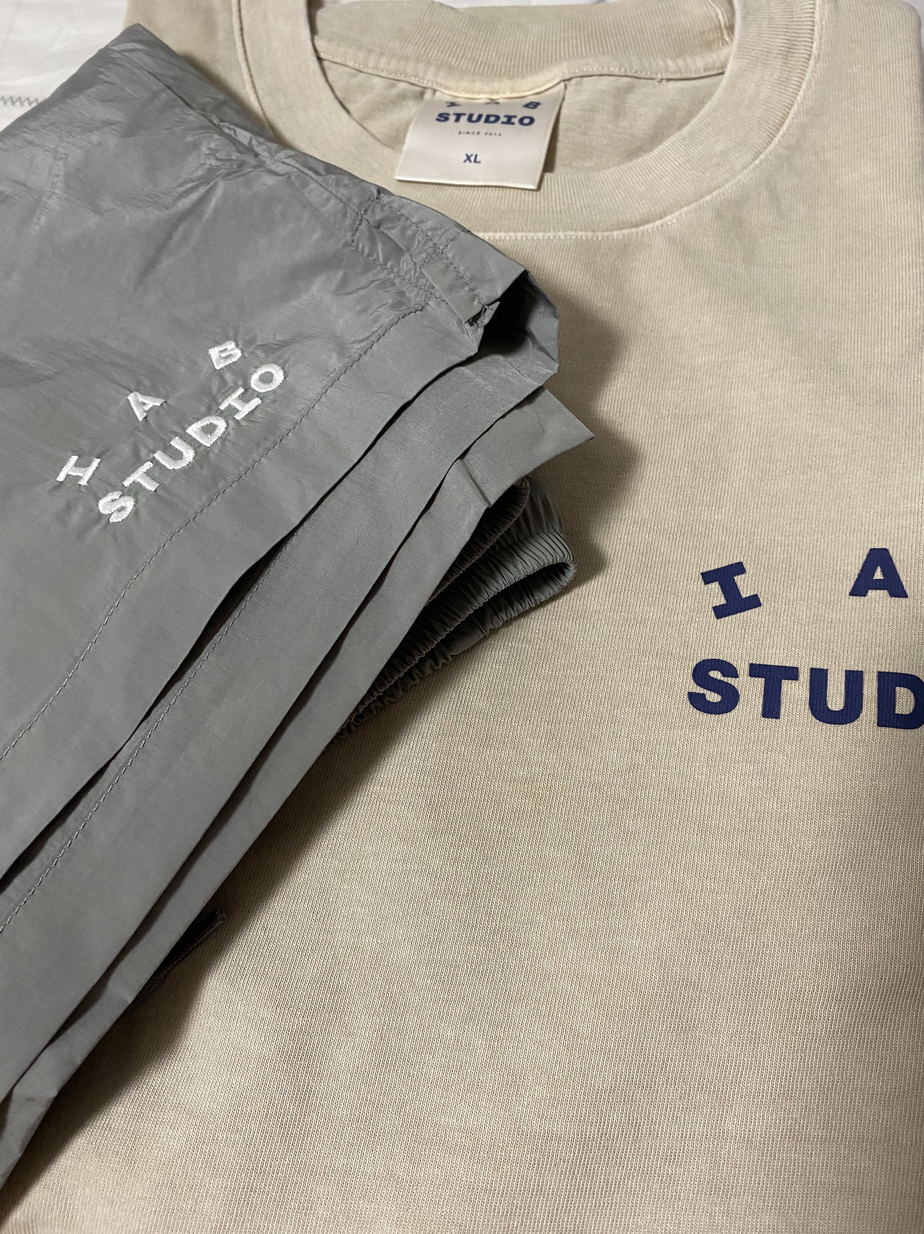 IAB Studio Woven Shorts Gray, IAB Studio Pigment T-Shirt Oatmeal 착용 스타일