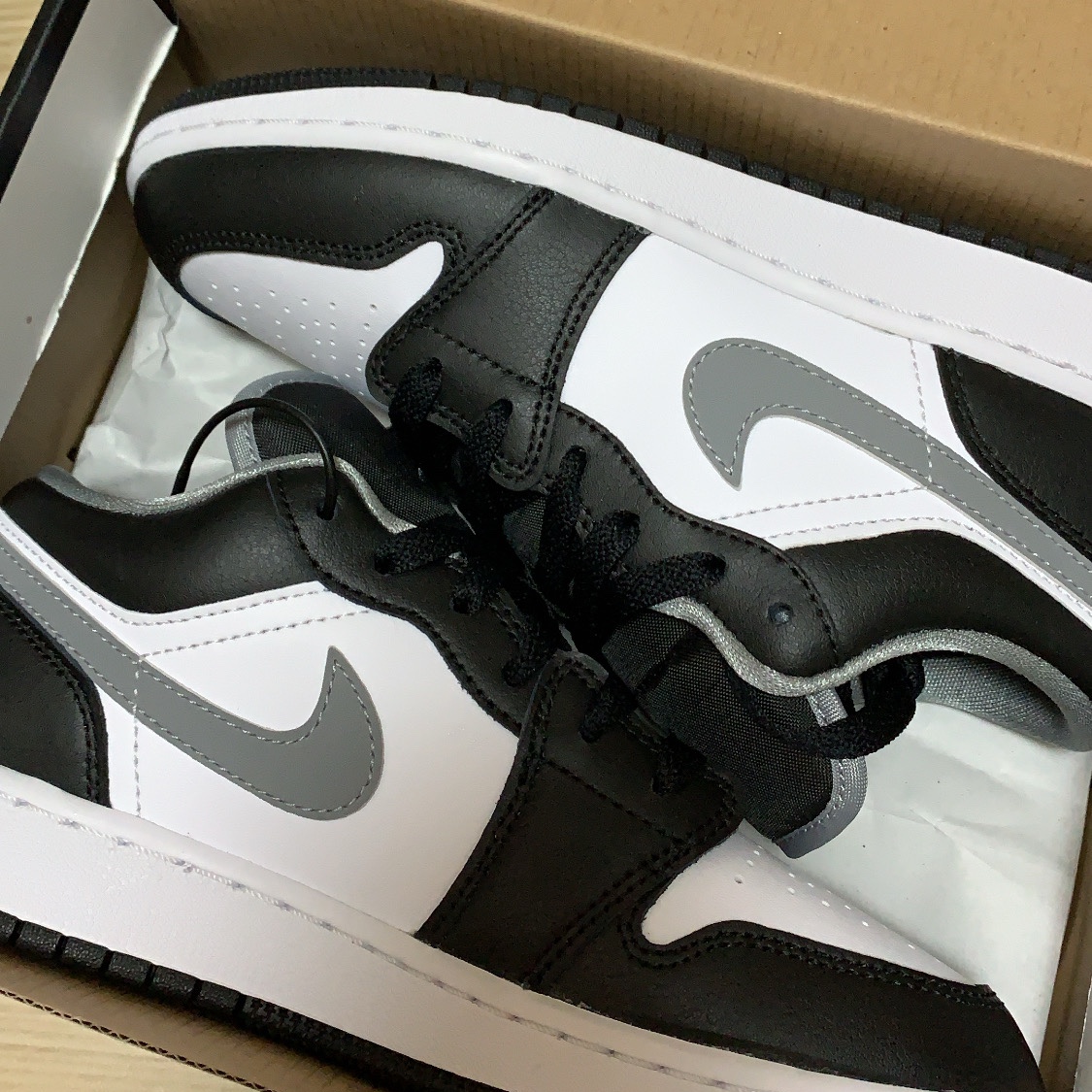 (GS) Jordan 1 Low Black Particle Grey 착용 스타일