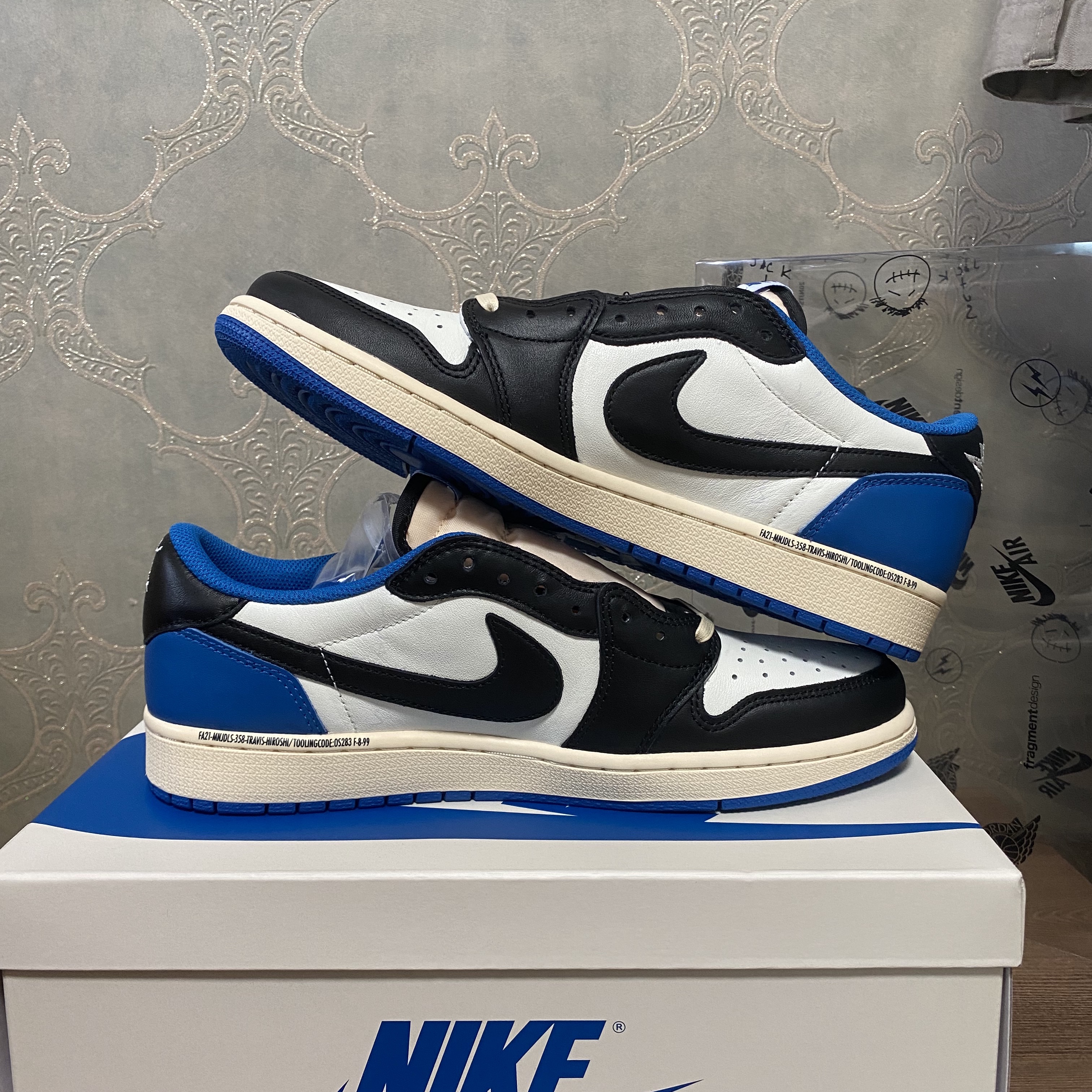 Jordan 1 x Travis Scott x Fragment Retro Low OG SP Military Blue, Jordan 1 x Travis Scott Retro Low OG SP Mocha 착용 스타일 - 1