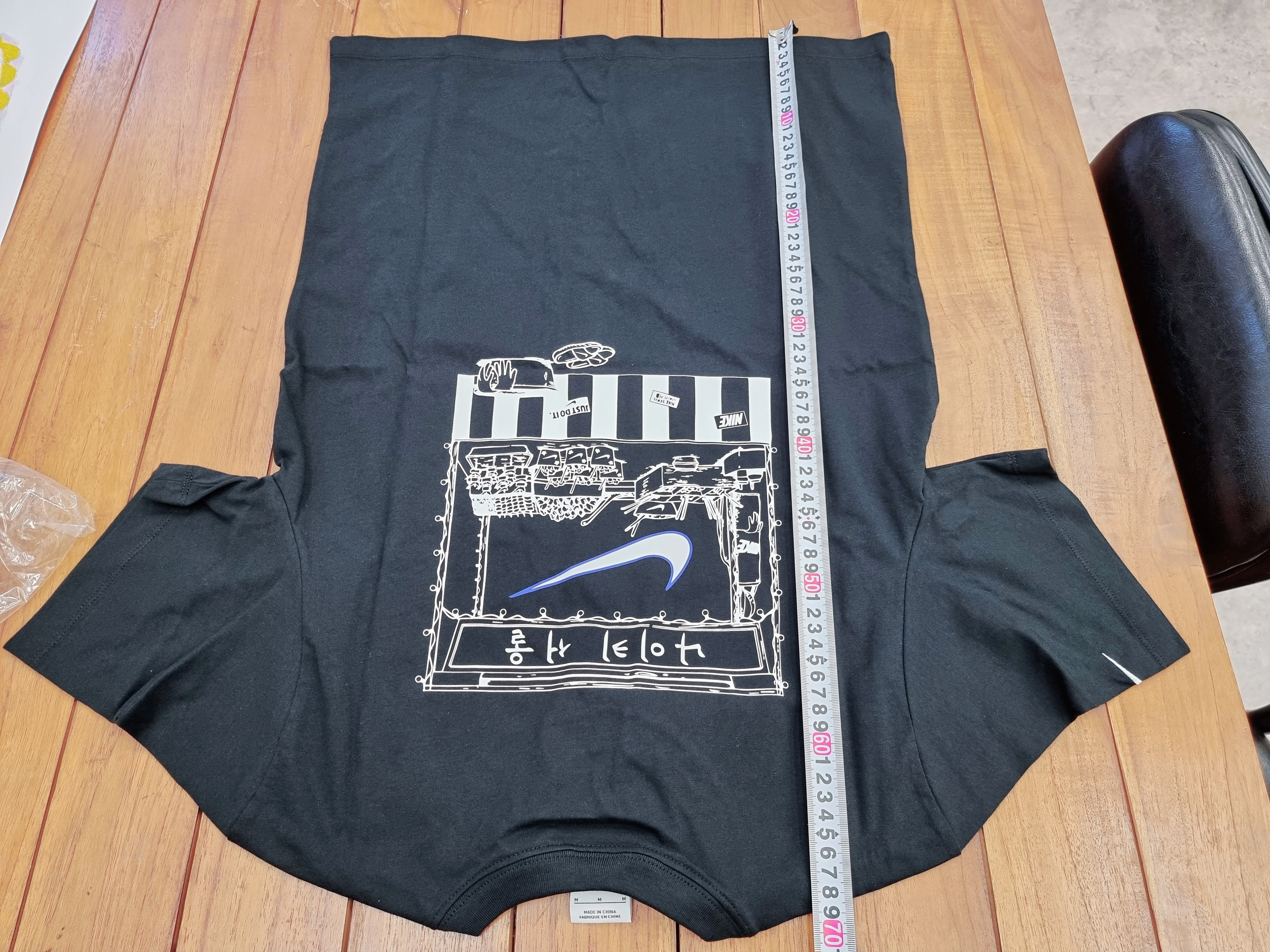 Nike Seoul Street Cart T-Shirt Black 착용 스타일 - 1
