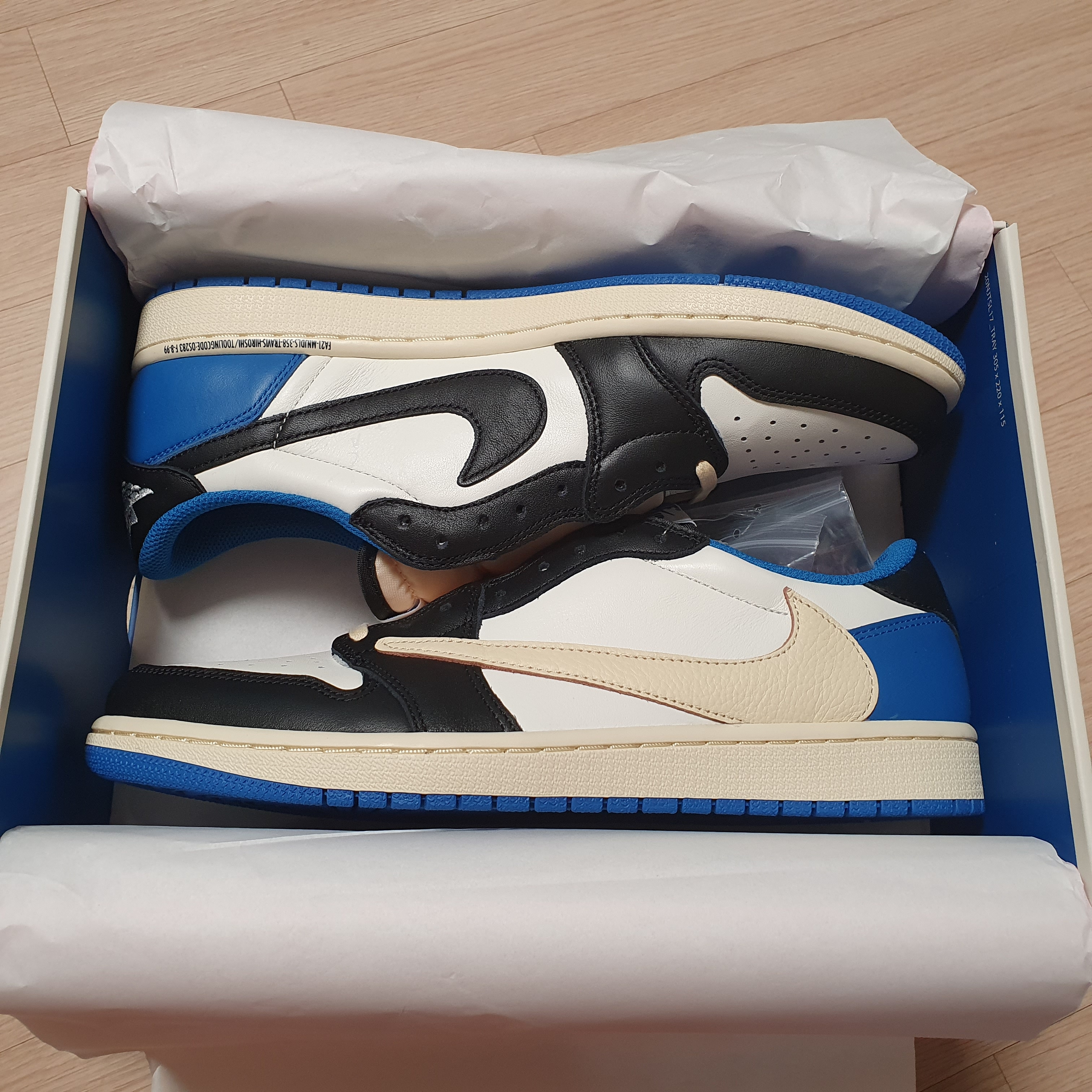 Jordan 1 x Travis Scott x Fragment Retro Low OG SP Military Blue 착용 스타일