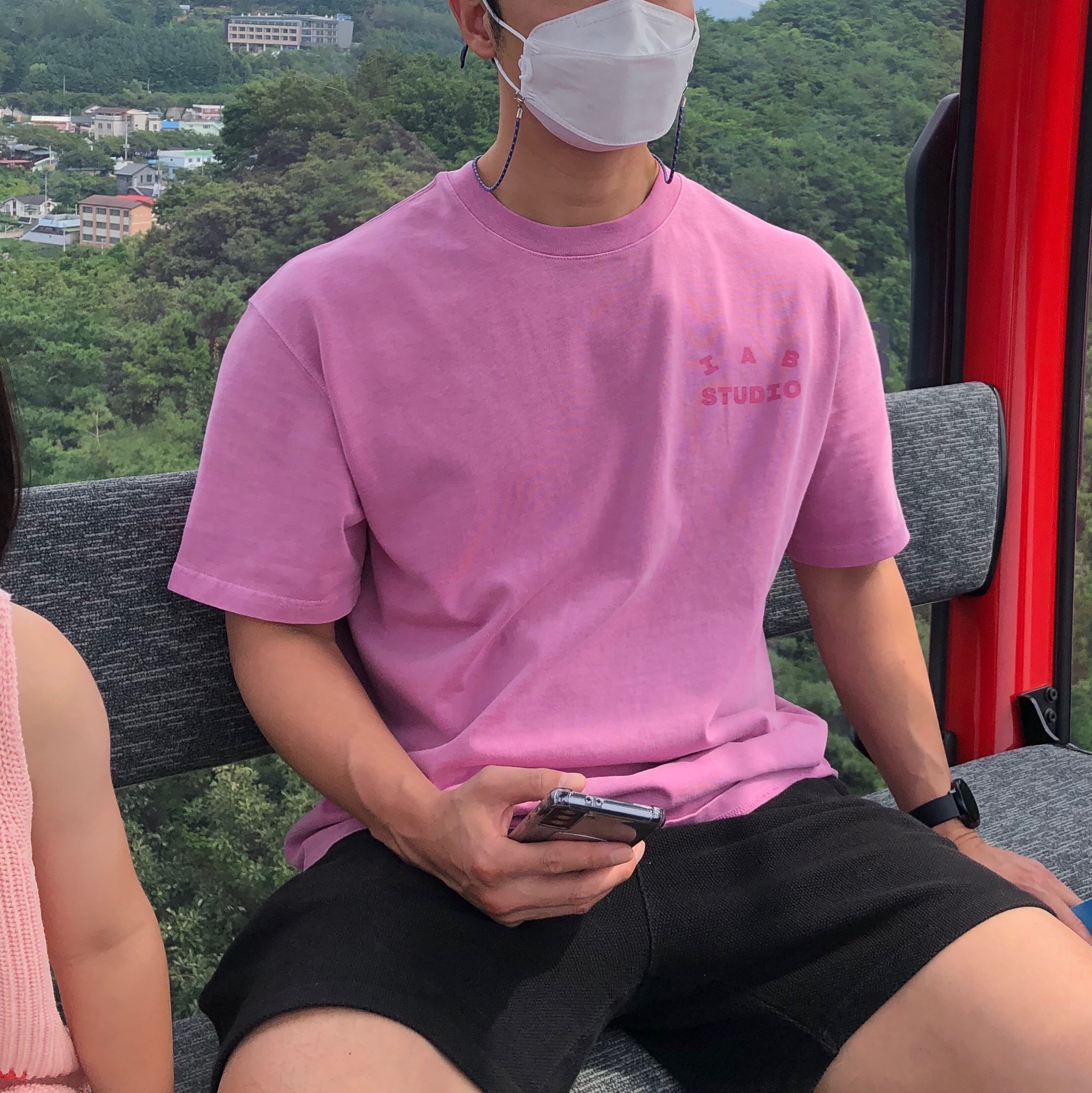 IAB Studio Pigment T-Shirt Magenta 착용 스타일 - 2