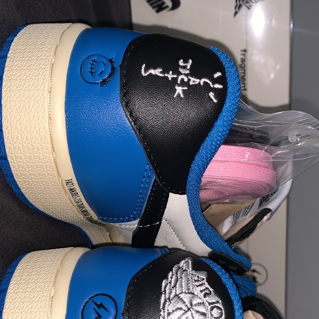 Jordan 1 x Travis Scott x Fragment Retro Low OG SP Military Blue 착용 스타일 - 2