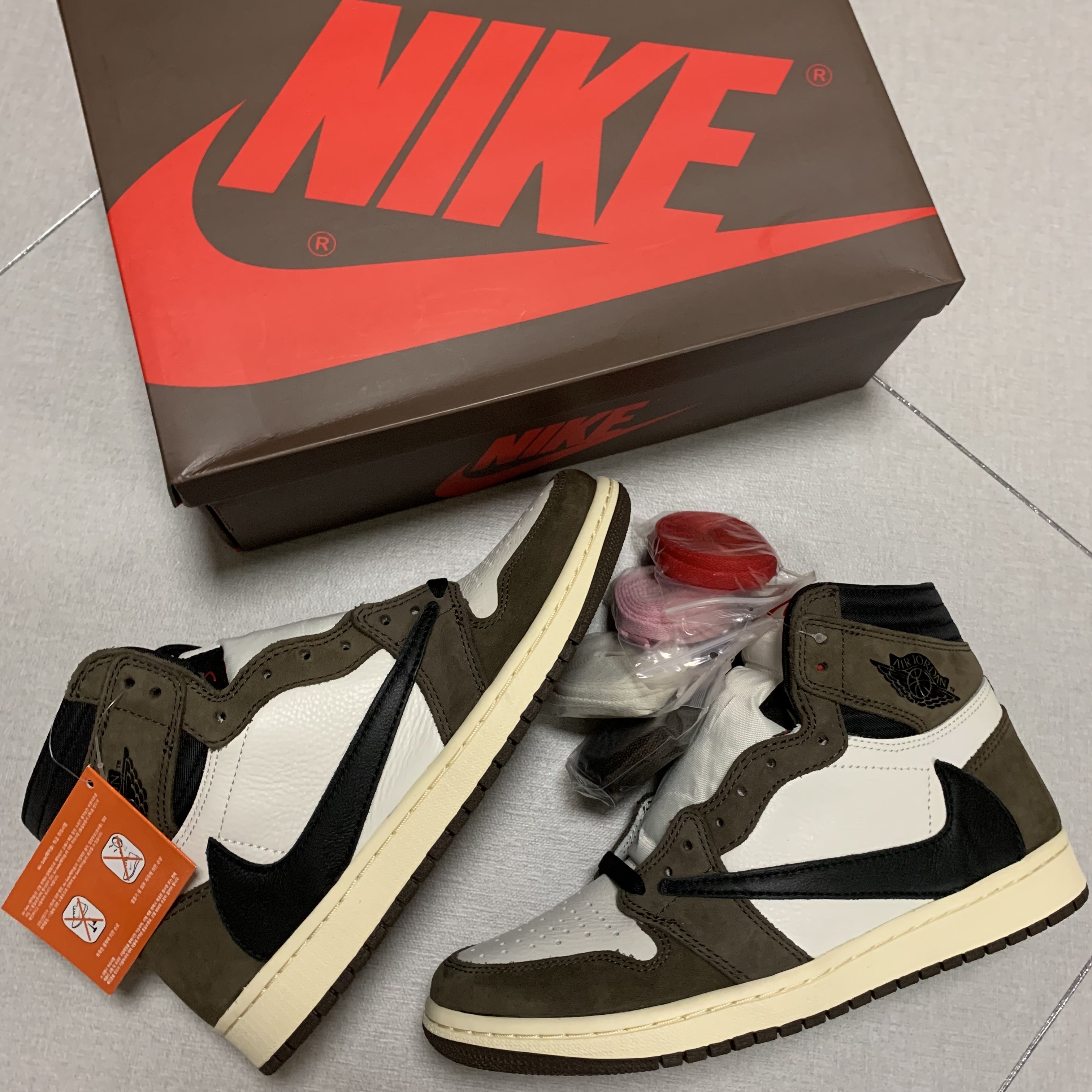 Jordan 1 x Travis Scott Retro High OG SP Mocha 착용 스타일