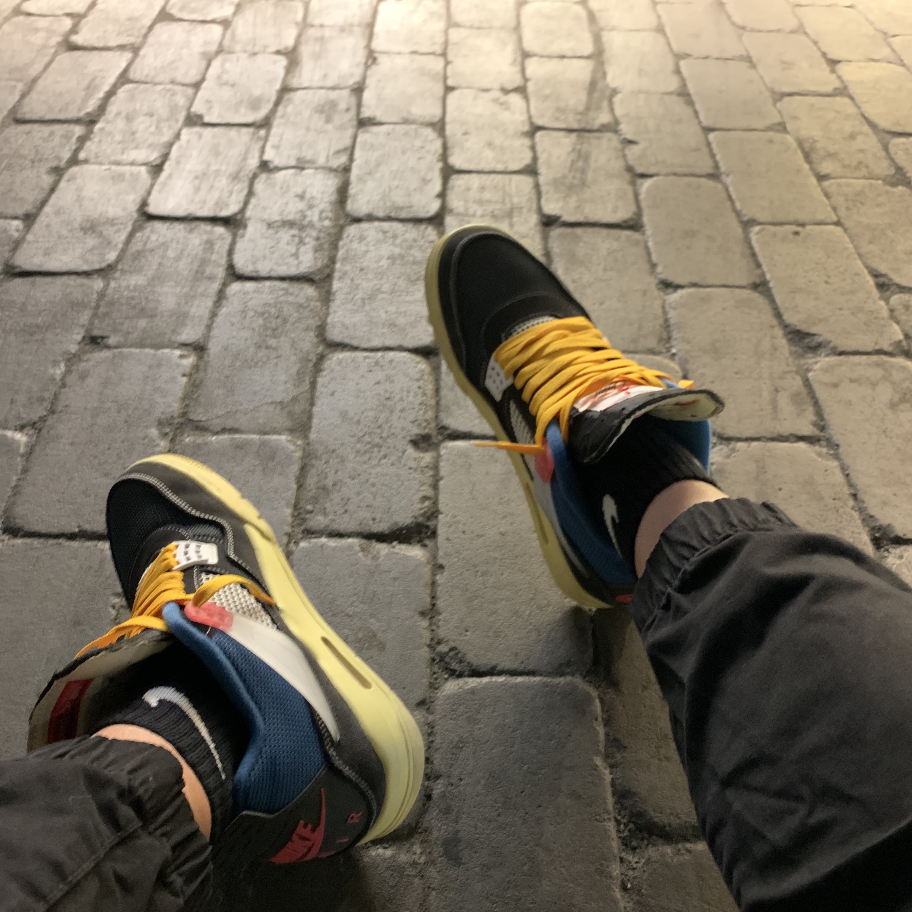 Jordan 4 x Union Retro Off Noir 착용 스타일 - 2
