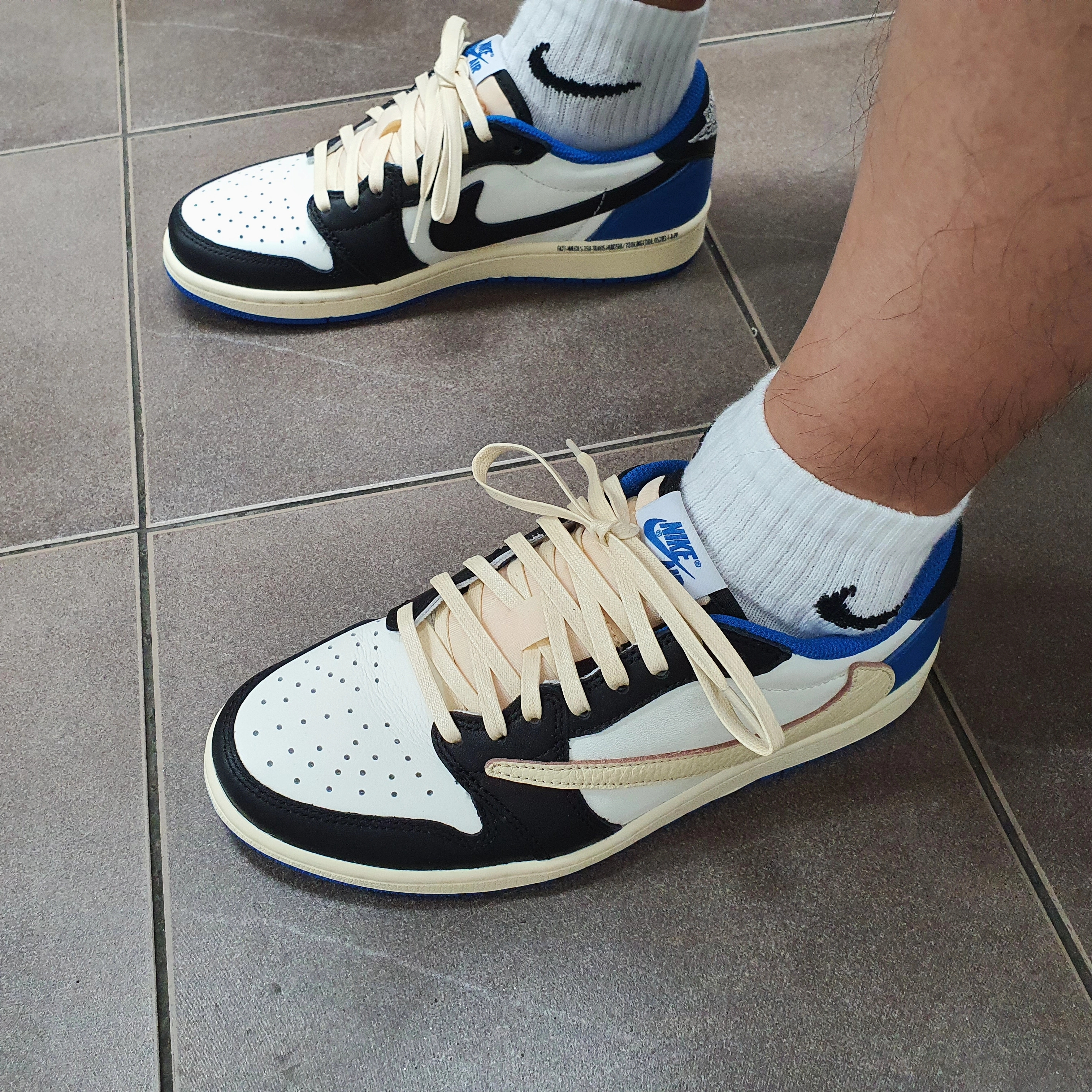 Jordan 1 x Travis Scott x Fragment Retro Low OG SP Military Blue 착용 스타일