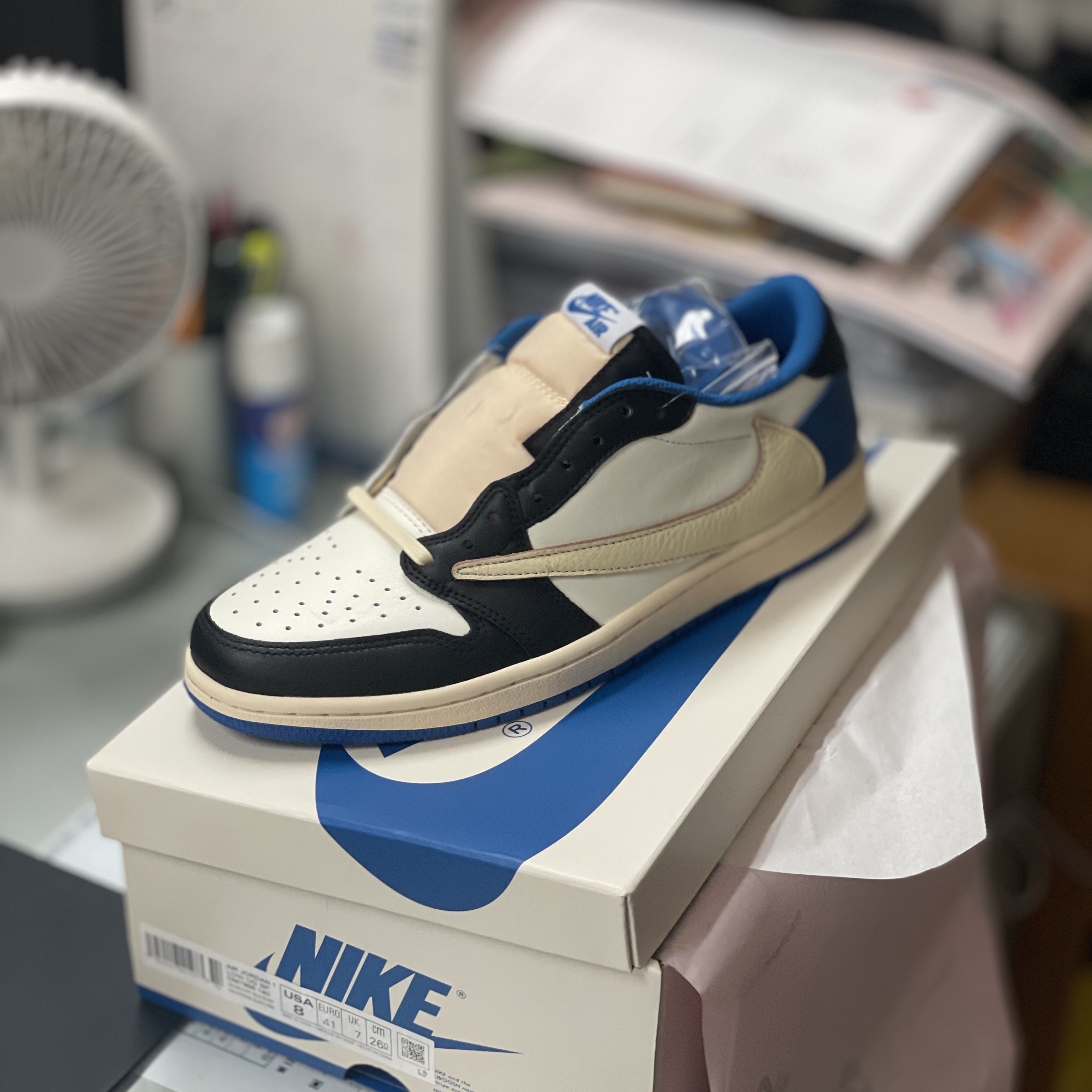 Jordan 1 x Travis Scott x Fragment Retro Low OG SP Military Blue 착용 스타일 - 2