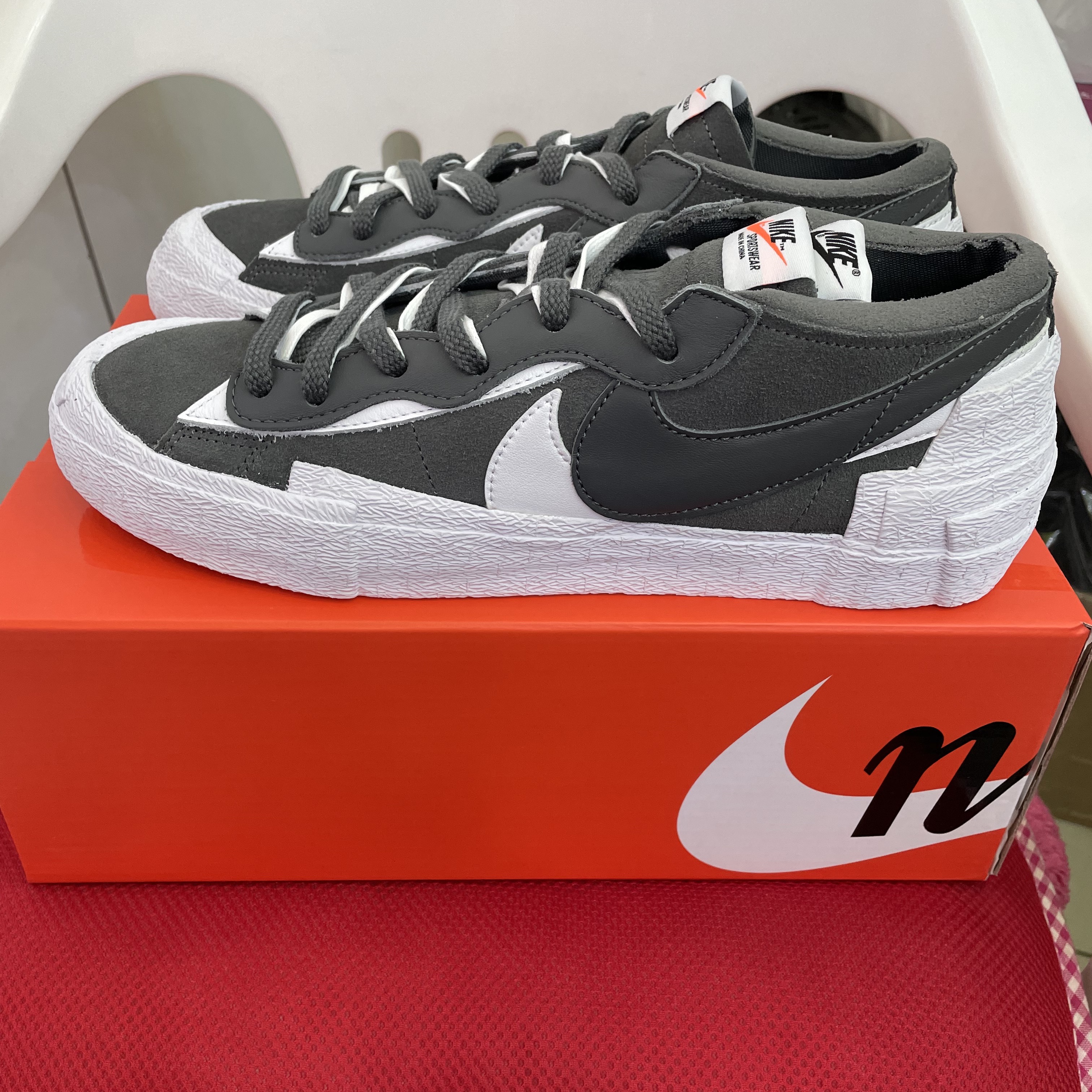 Nike x Sacai Blazer Low Iron Grey 착용 스타일 - 1