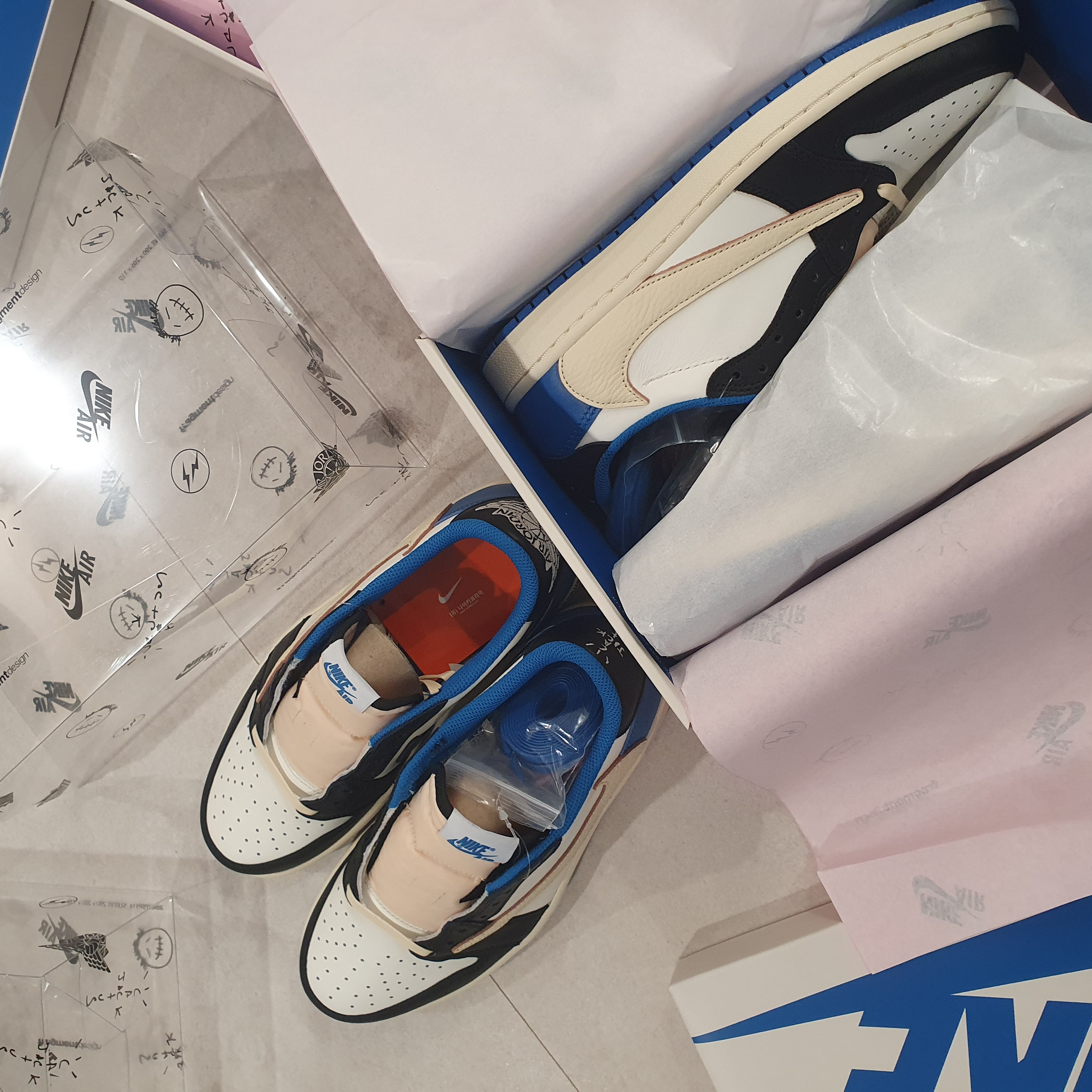Jordan 1 x Travis Scott x Fragment Retro Low OG SP Military Blue 착용 스타일 - 2