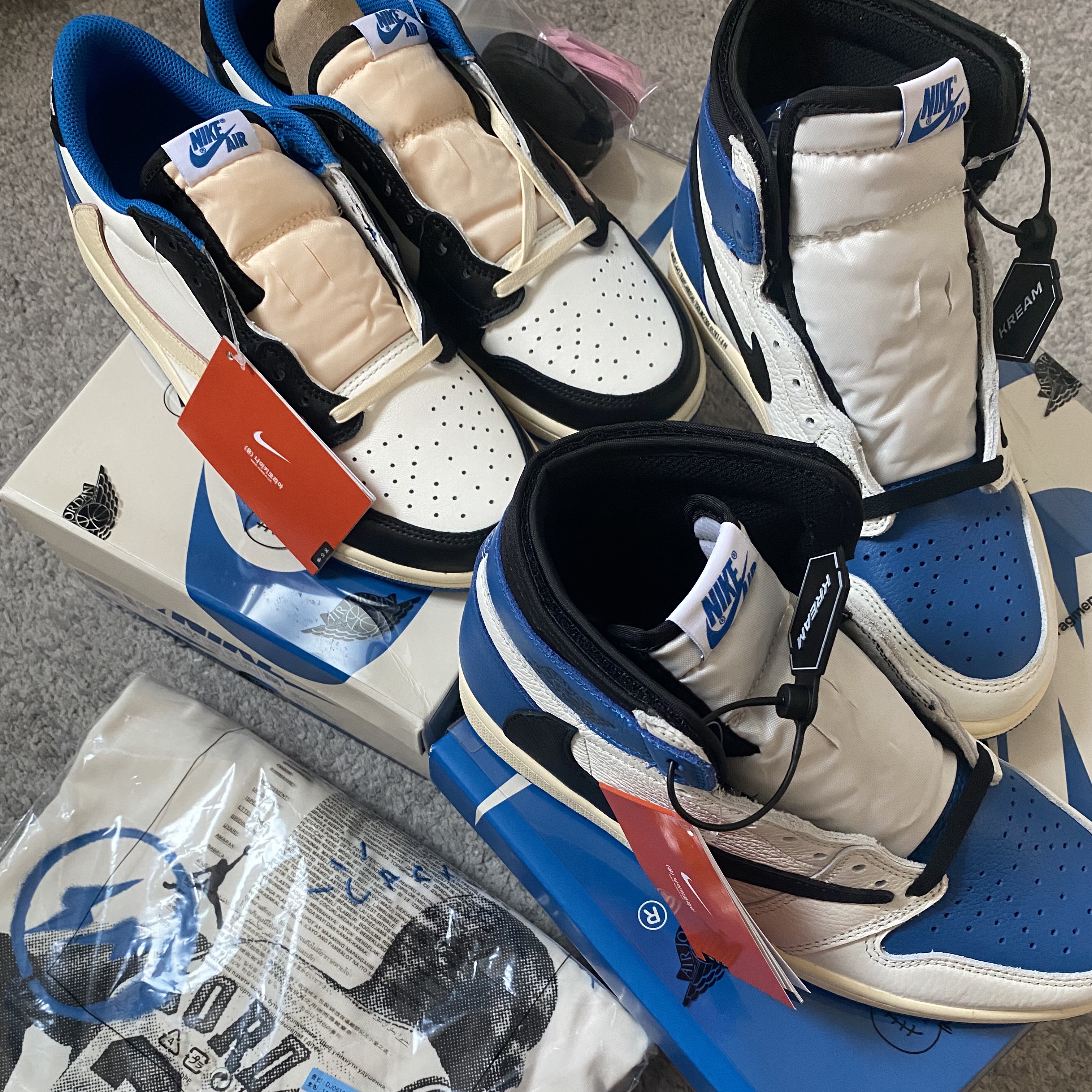 Jordan x Travis Scott x Fragment T-Shirt Sail (DJ0619-133), Jordan 1 x Travis Scott x Fragment Retro High OG SP Military Blue 착용 스타일