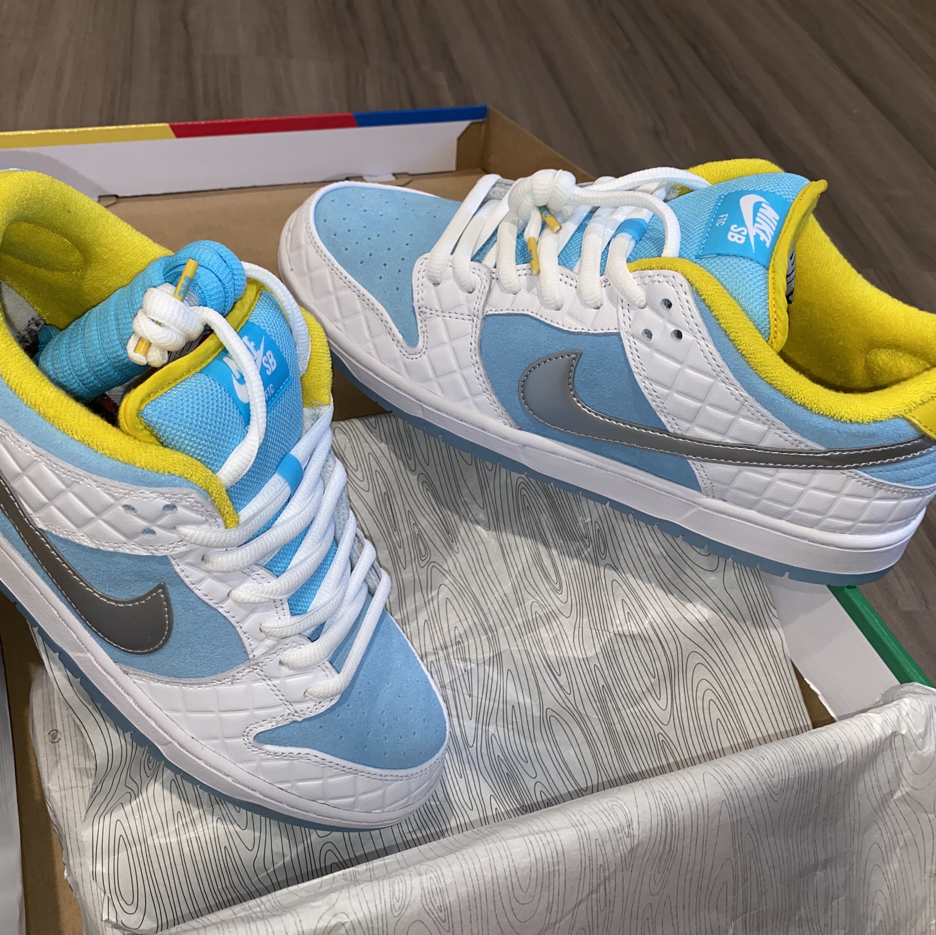 Nike x FTC SB Dunk Low Pro QS Lagoon Pulse 착용 스타일 - 2