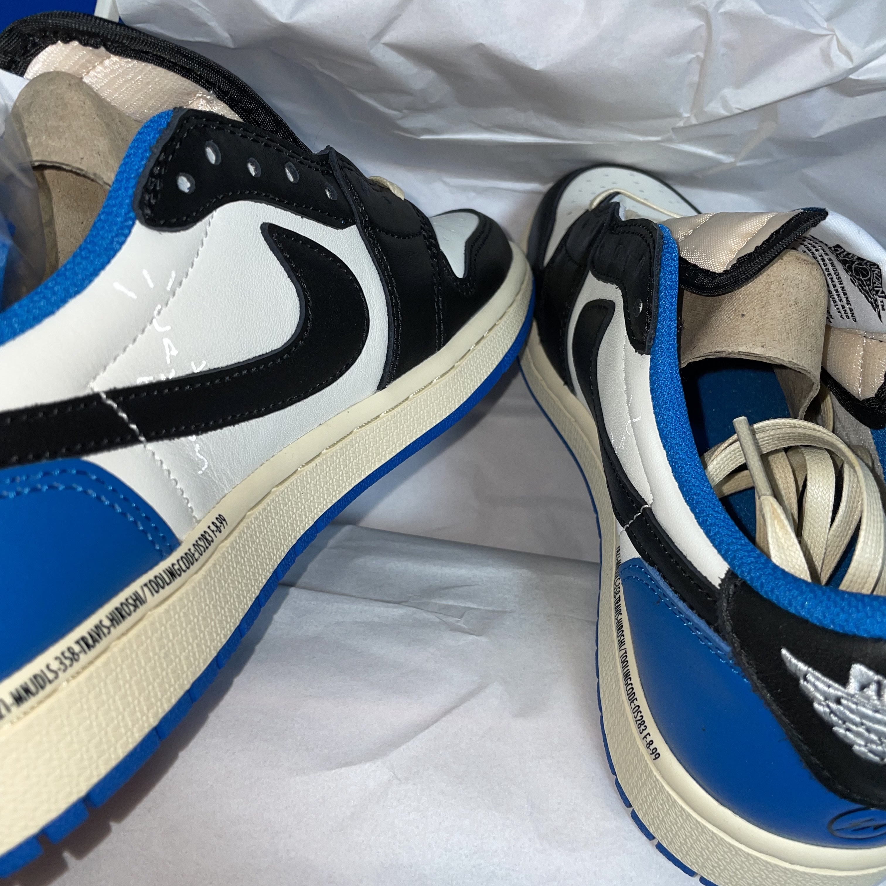 Jordan 1 x Travis Scott x Fragment Retro Low OG SP Military Blue 착용 스타일 - 3