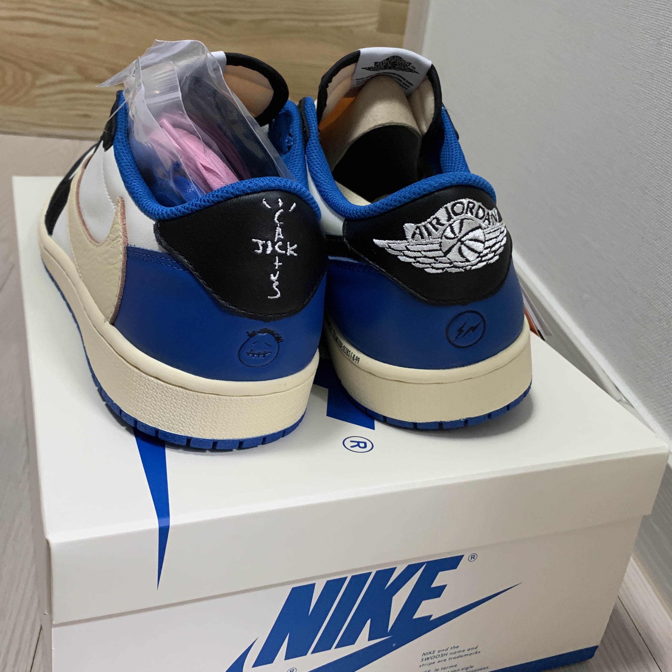 Jordan 1 x Travis Scott x Fragment Retro Low OG SP Military Blue 착용 스타일 - 3