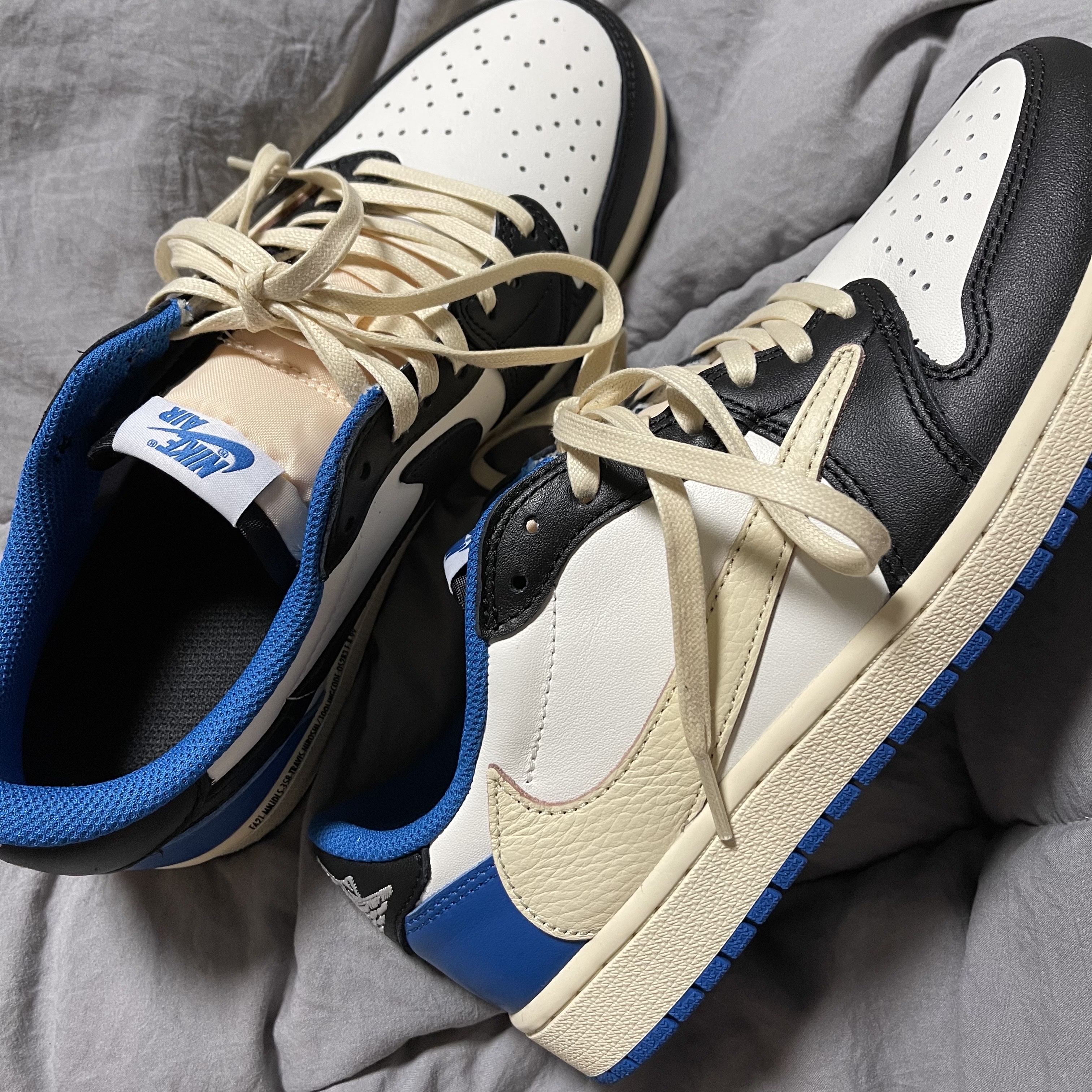 Jordan 1 x Travis Scott x Fragment Retro Low OG SP Military Blue 착용 스타일 - 2
