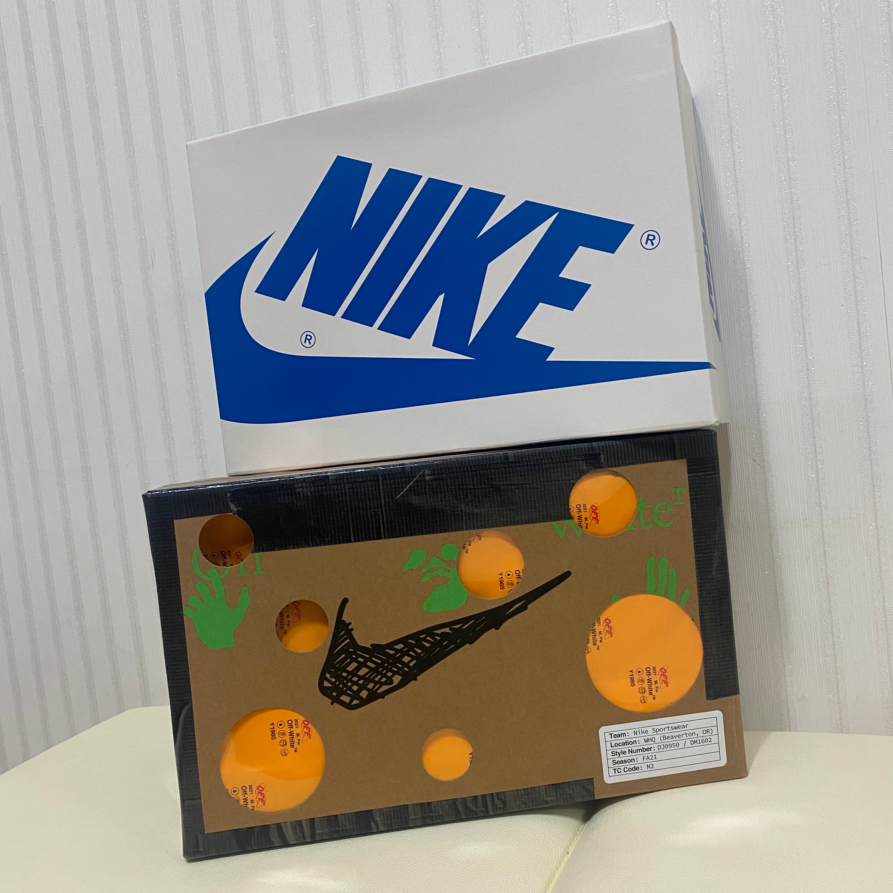 Jordan 1 x Travis Scott x Fragment Retro Low OG SP Military Blue, Nike x Off-White Dunk Low The 50 - Lot 46 착용 스타일 - 1