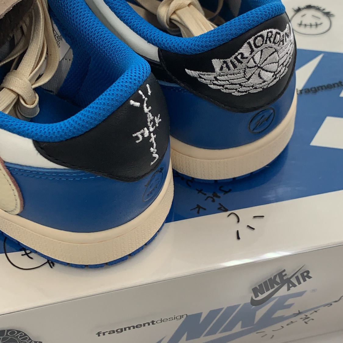 Jordan 1 x Travis Scott x Fragment Retro Low OG SP Military Blue 착용 스타일 - 2