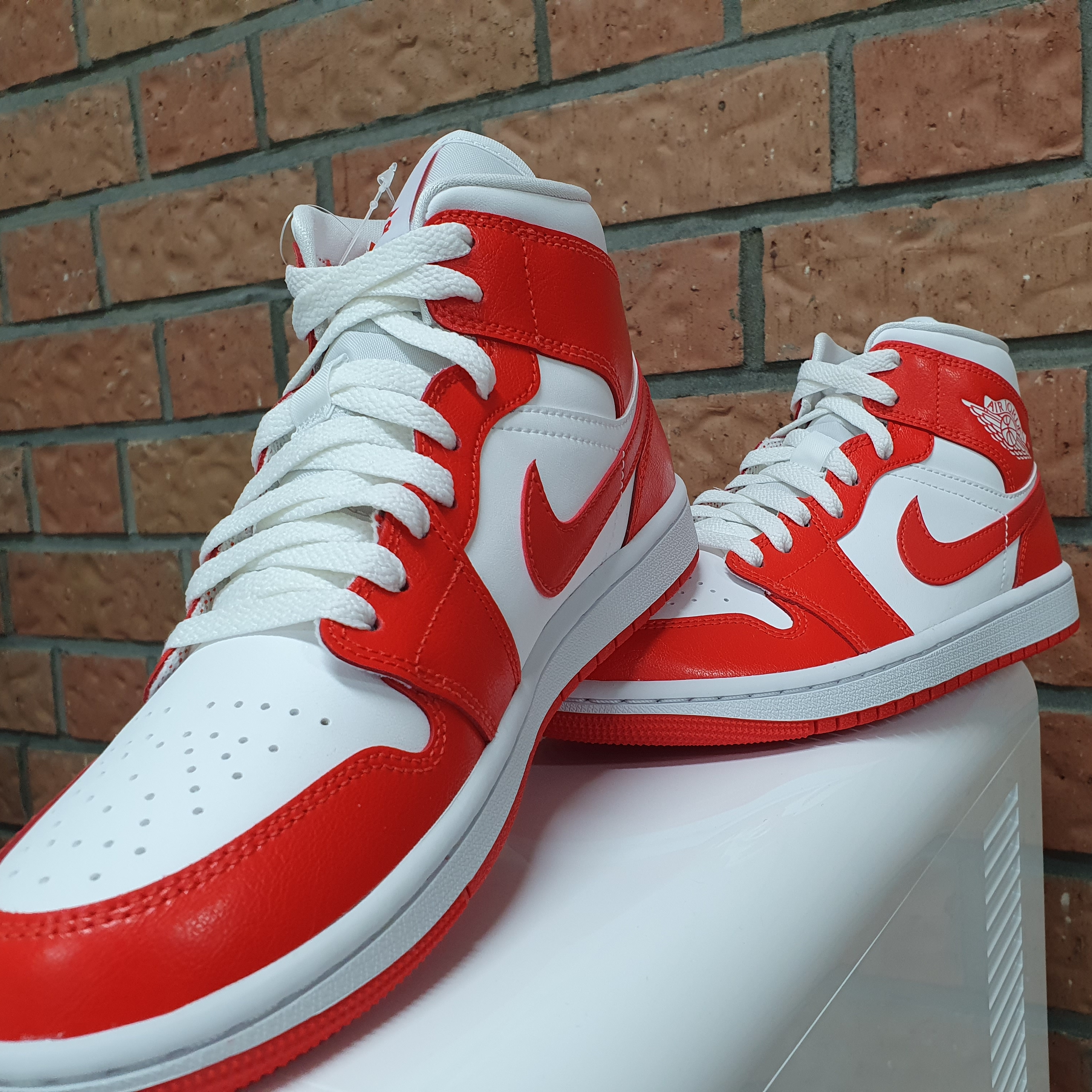(W) Jordan 1 Mid Habanero Red 착용 스타일