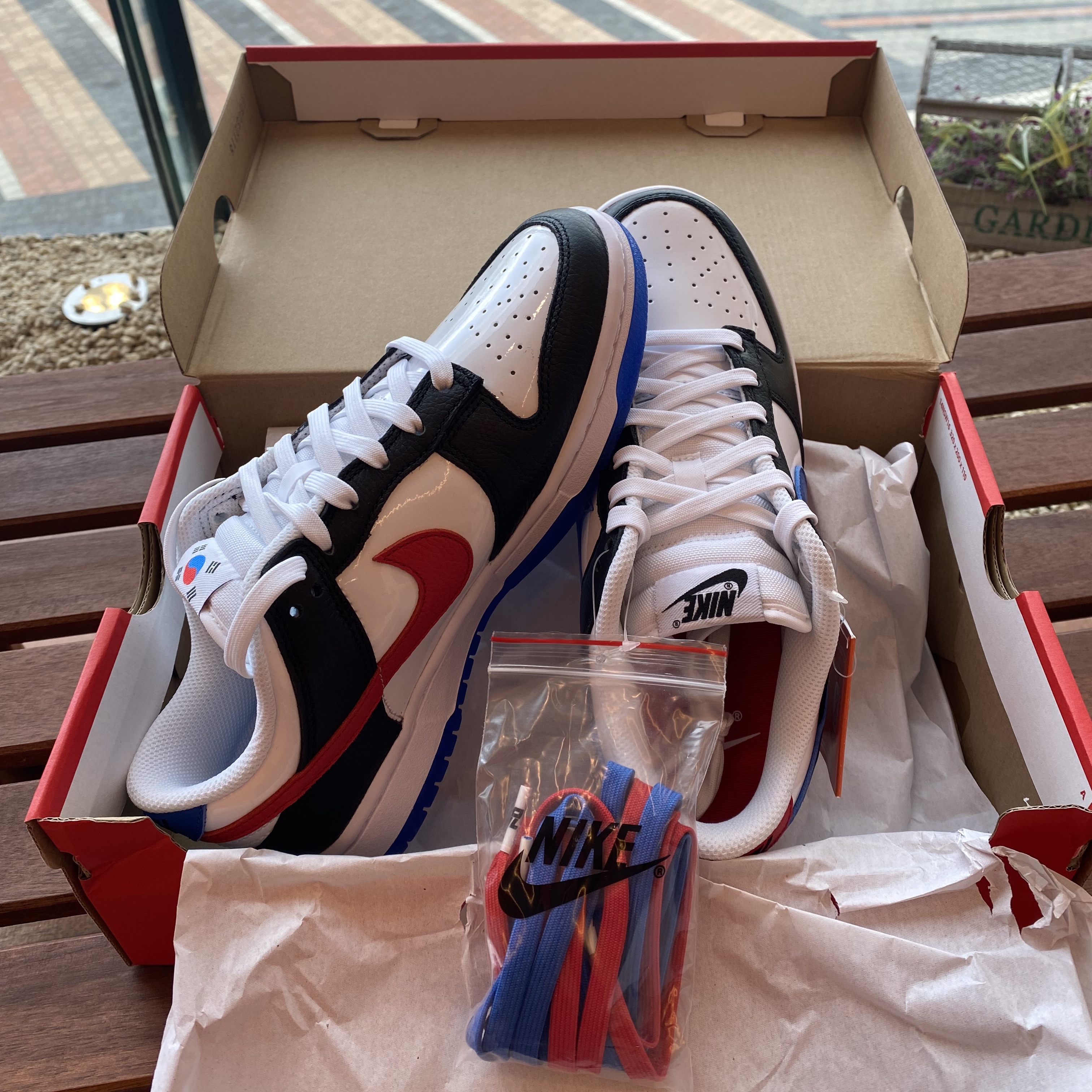 Nike Dunk Low SE Seoul, Adidas Yeezy Foam RNNR Sand 착용 스타일 - 3