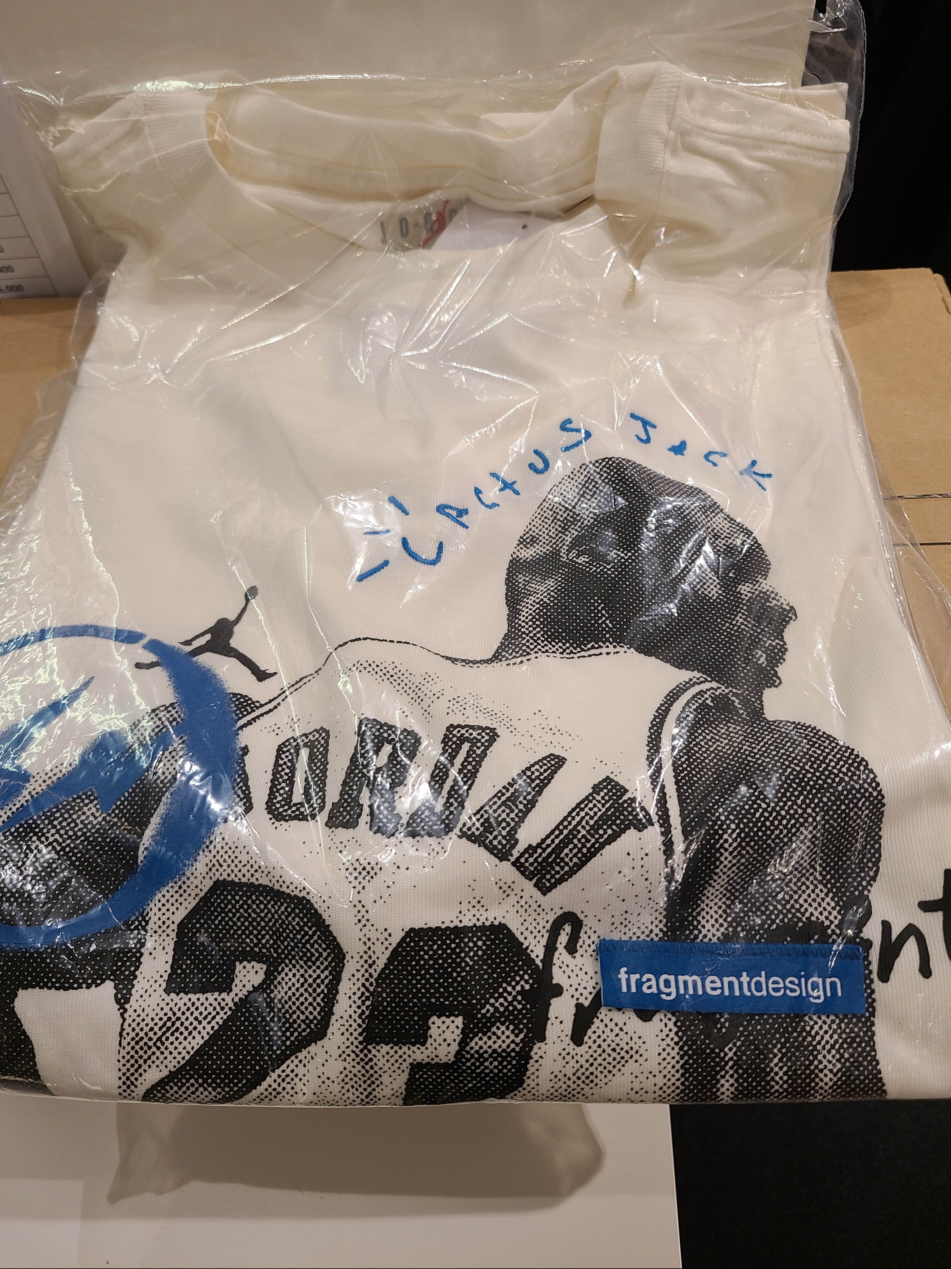 Jordan x Travis Scott x Fragment T-Shirt Sail (DJ0619-133) 착용 스타일