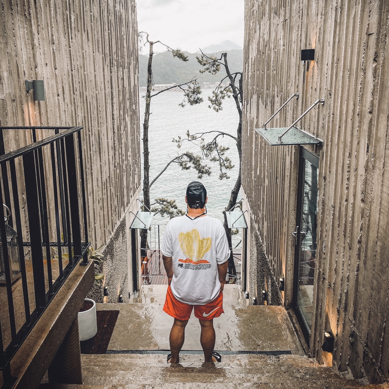Nike x Stussy Water Shorts Habanero Red 착용 스타일