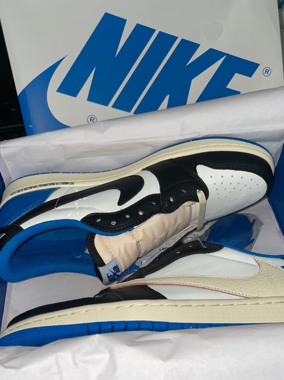Jordan 1 x Travis Scott x Fragment Retro Low OG SP Military Blue 착용 스타일