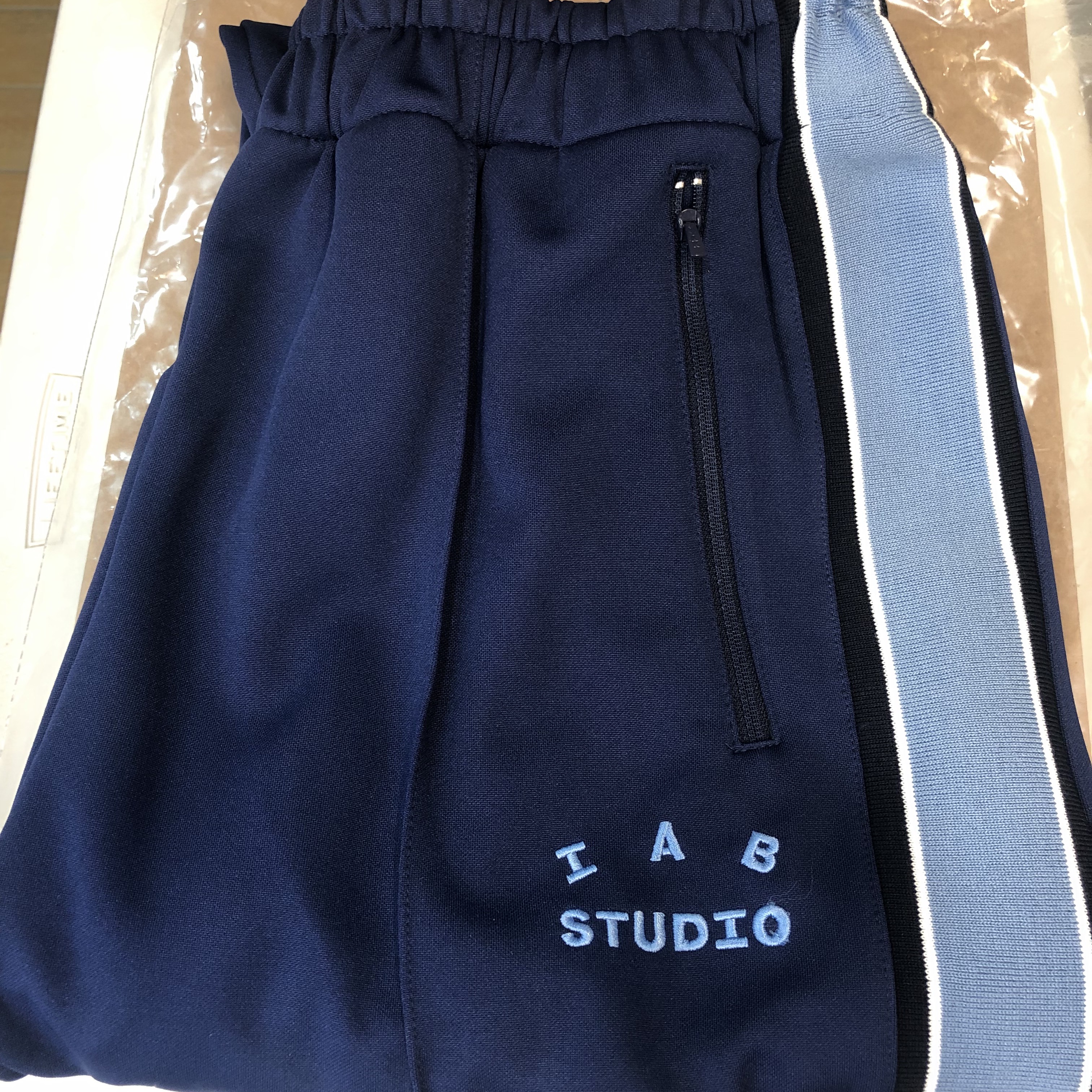 IAB Studio Track Pants Navy - 21SS 착용 스타일 - 1