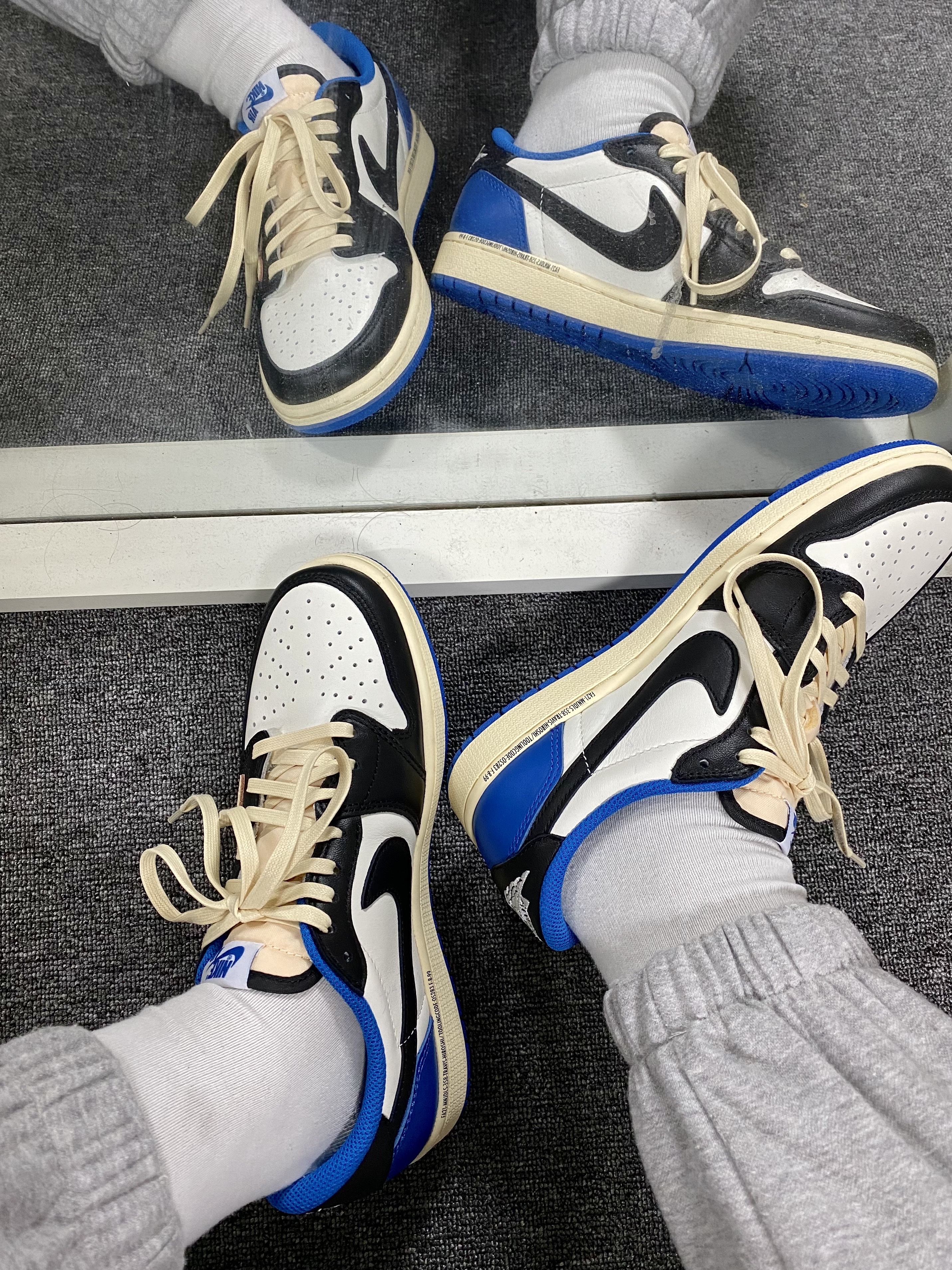 Jordan 1 x Travis Scott x Fragment Retro Low OG SP Military Blue 착용 스타일 - 1