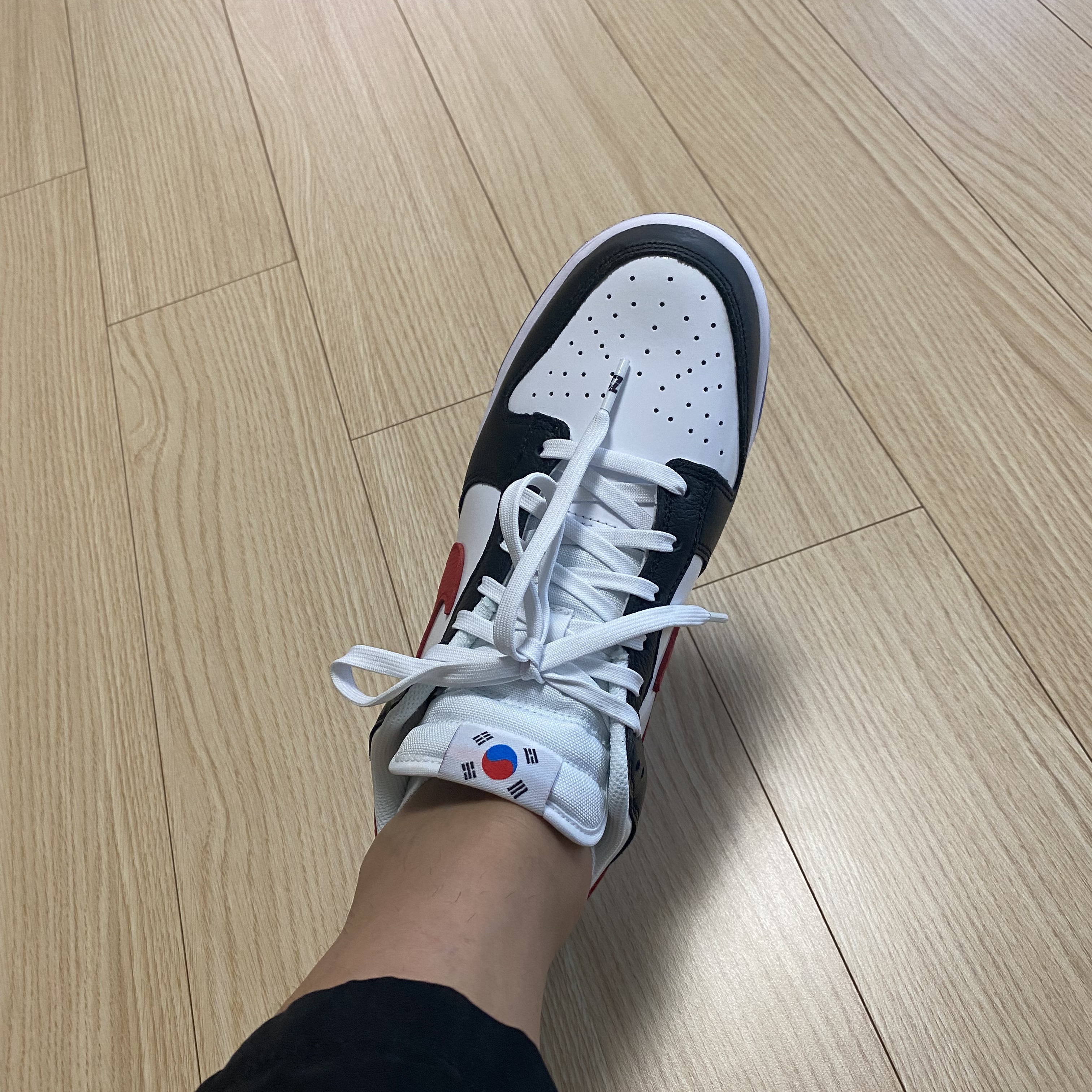 Nike Dunk Low SE Seoul (With Special Gift) 착용 스타일 - 4